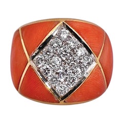 Vintage Italian 18K Yellow Gold Coral and Diamond Classic Band Ring 1970's