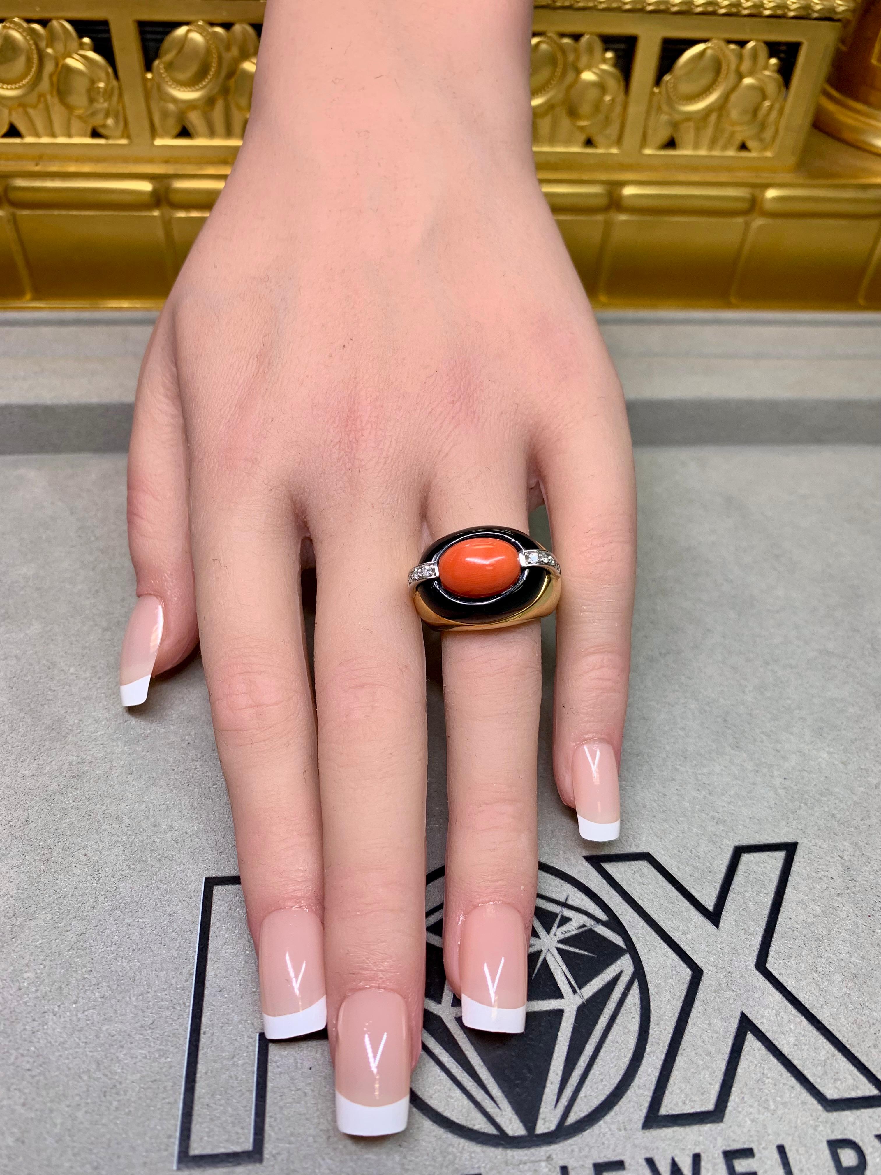 Anillo de cóctel de oro amarillo de 18 quilates con cabujón de coral, ónix y diamantes, talla 6.5 en venta 2