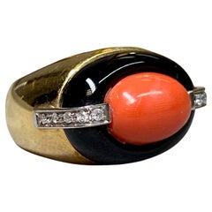 Vintage Italian 18K Yellow Gold Coral Cabochon Onyx Diamond Cocktail Ring Sz 6.5