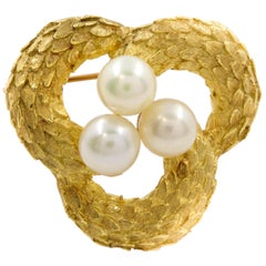 Vintage Italian 18K Yellow Gold "Feathered" Three Pearl Brooch