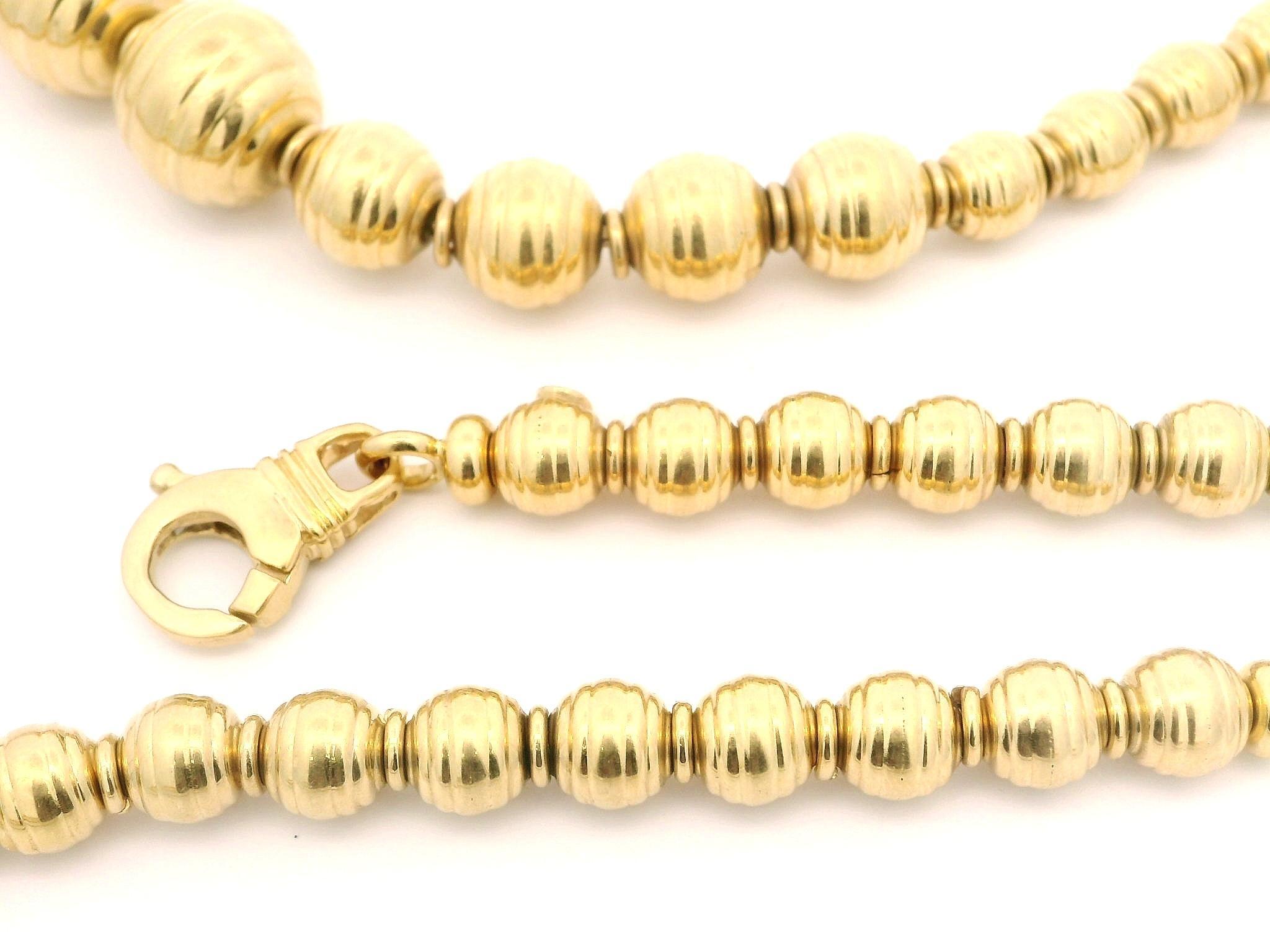 Women's Vintage Italian 18k Yellow Gold Graduated Grooved Bead Ball Necklace Chain For Sale