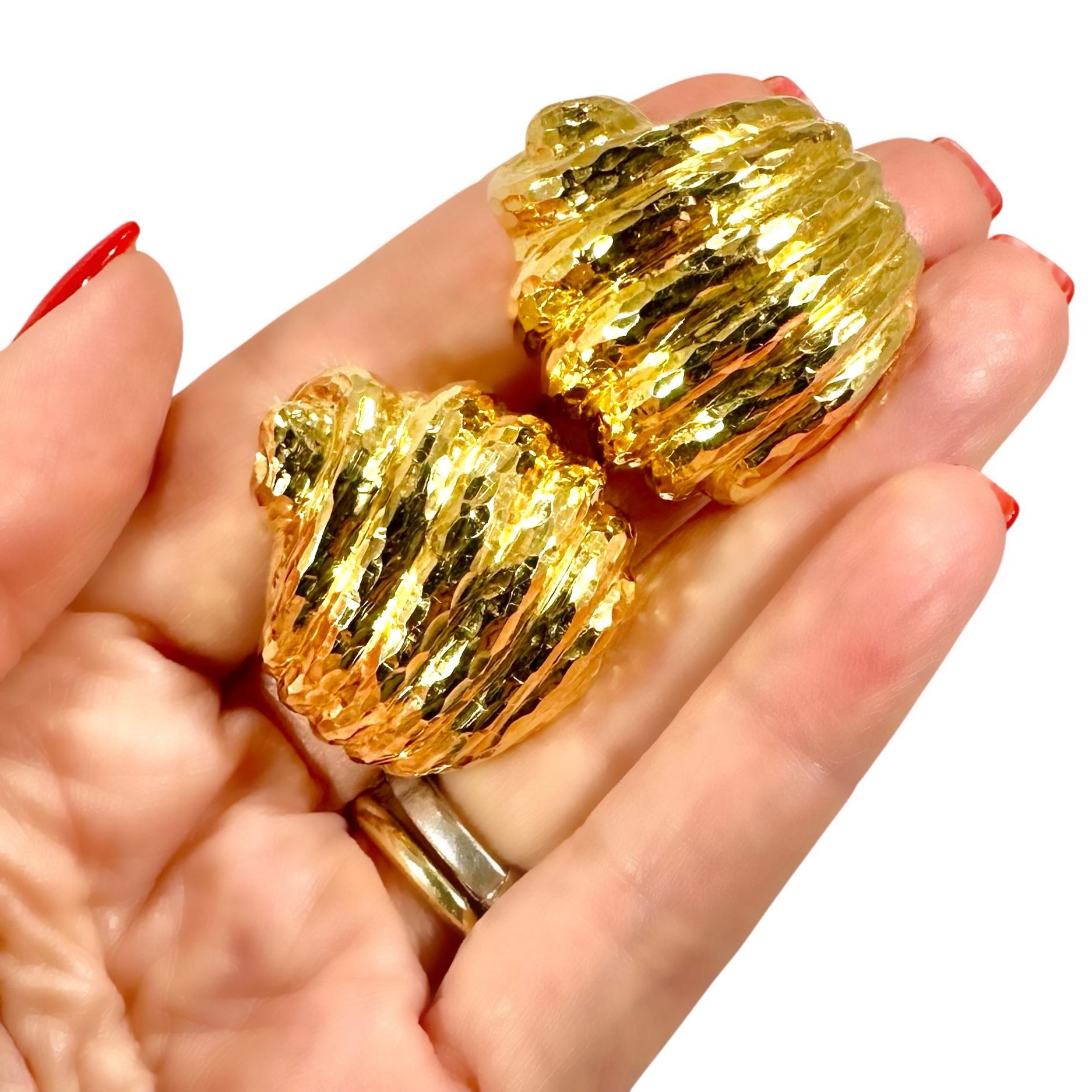 Vintage Italian 18K Yellow Gold Hammered Scroll Motif Earrings For Sale 2