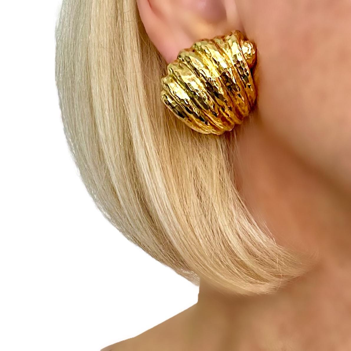 Vintage Italian 18K Yellow Gold Hammered Scroll Motif Earrings For Sale 3