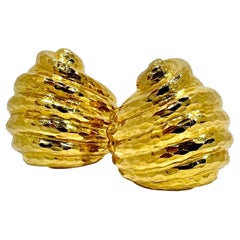 Vintage Italian 18K Yellow Gold Hammered Scroll Motif Earrings