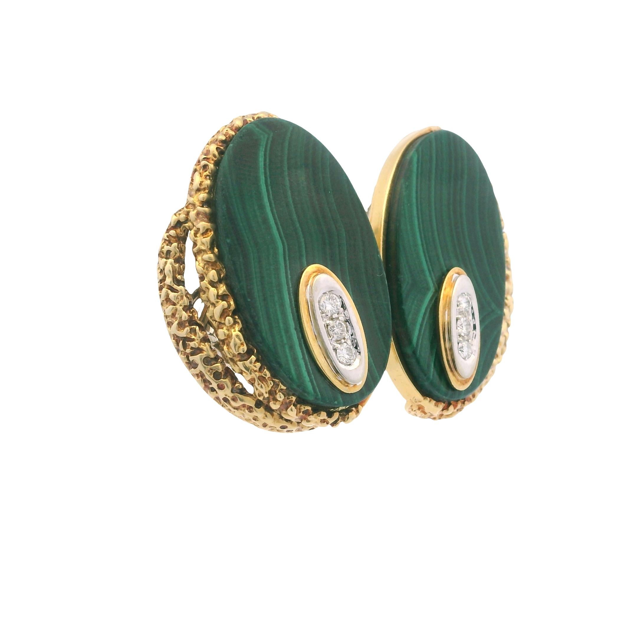Modernista Orecchini a clip d'epoca in oro giallo 18 carati con malachite e diamanti in vendita