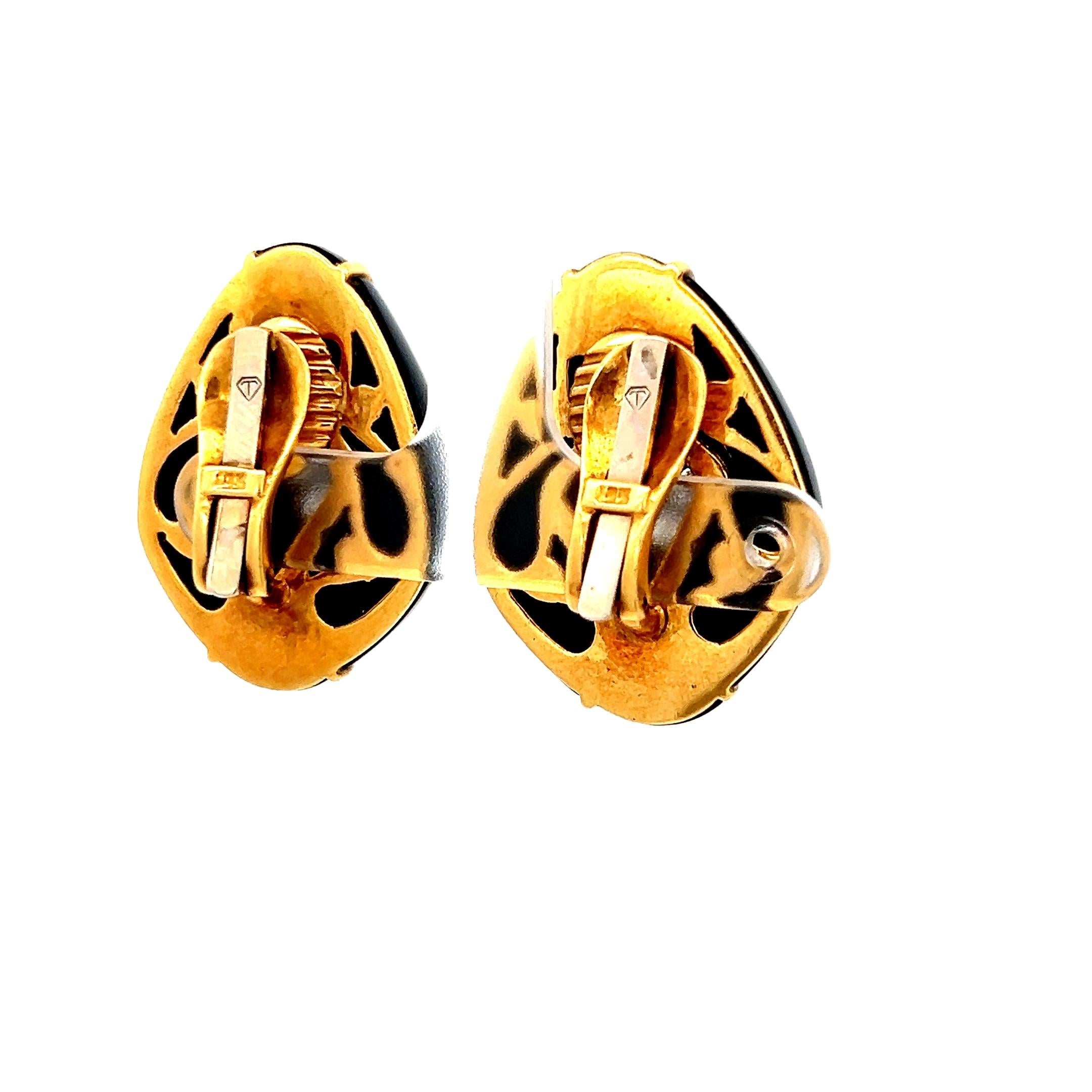 Pendientes vintage italianos de ónix y diamantes de oro amarillo de 18 quilates, circa 1980 Corte redondo en venta