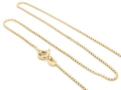 Collana vintage in oro giallo 18k con ciondolo a forma di croce semplice su scatola A Link