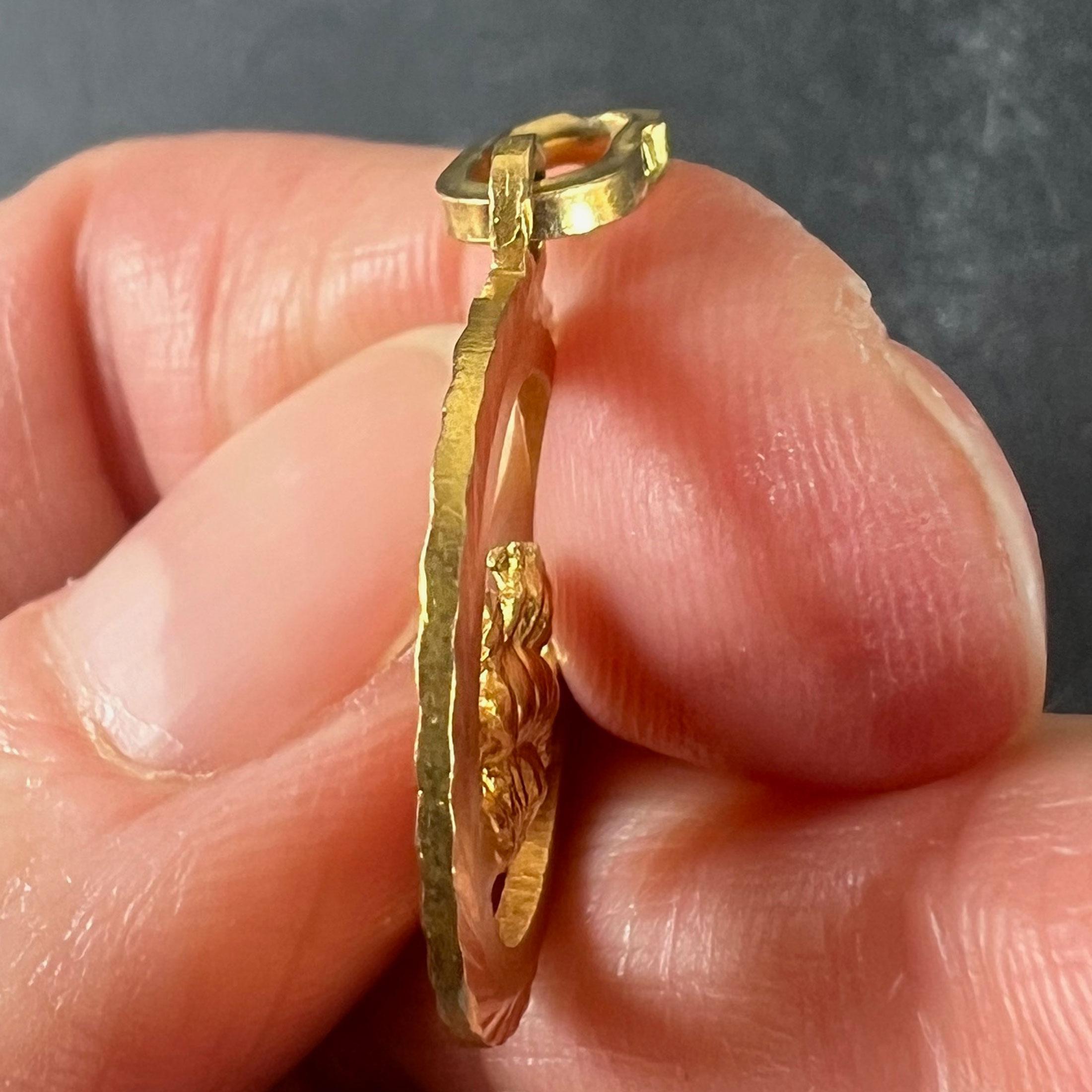Vintage Italienisch 18K Gelbgold Skorpion Zodiac Charm Anhänger im Angebot 3