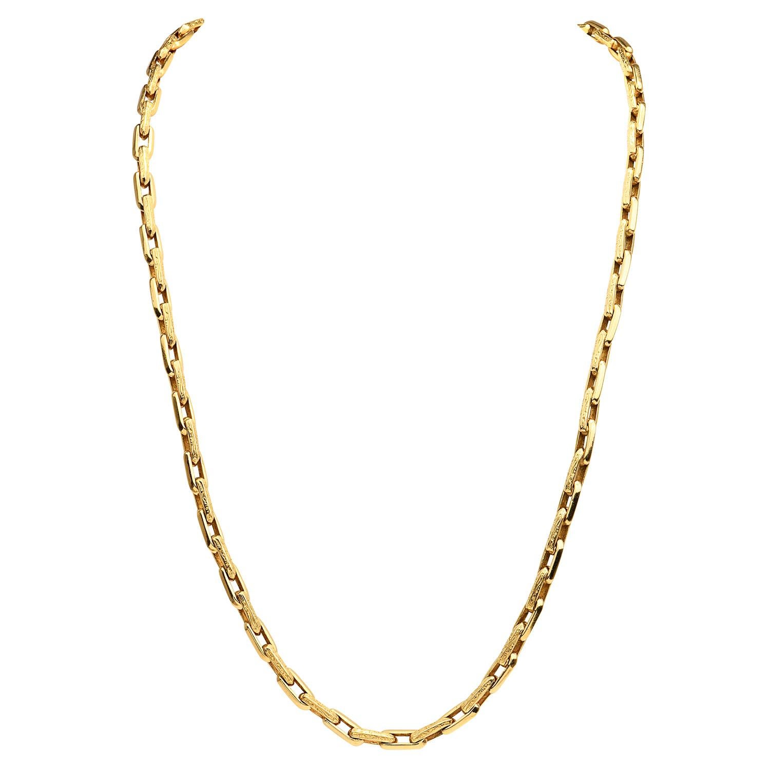 Rare Heavy 1970's Italian link chain necklace, with a textured hand engraving. 

It is crafted in solid 18K yellow gold and 32 inches long, this elegant necklace weighs 110.6 grams and the total length is approximately 34