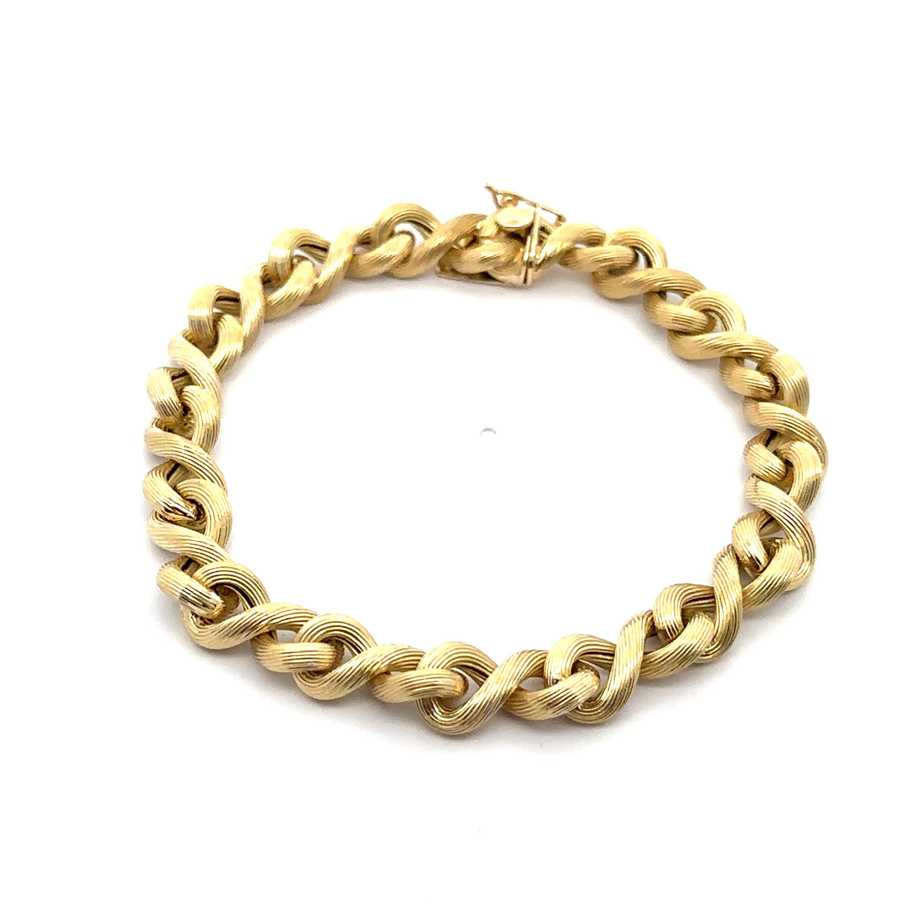 Women's or Men's Vintage Italian 18k Yellow Gold Textured Puffed Figure 8 Link Chain Bracelet For Sale