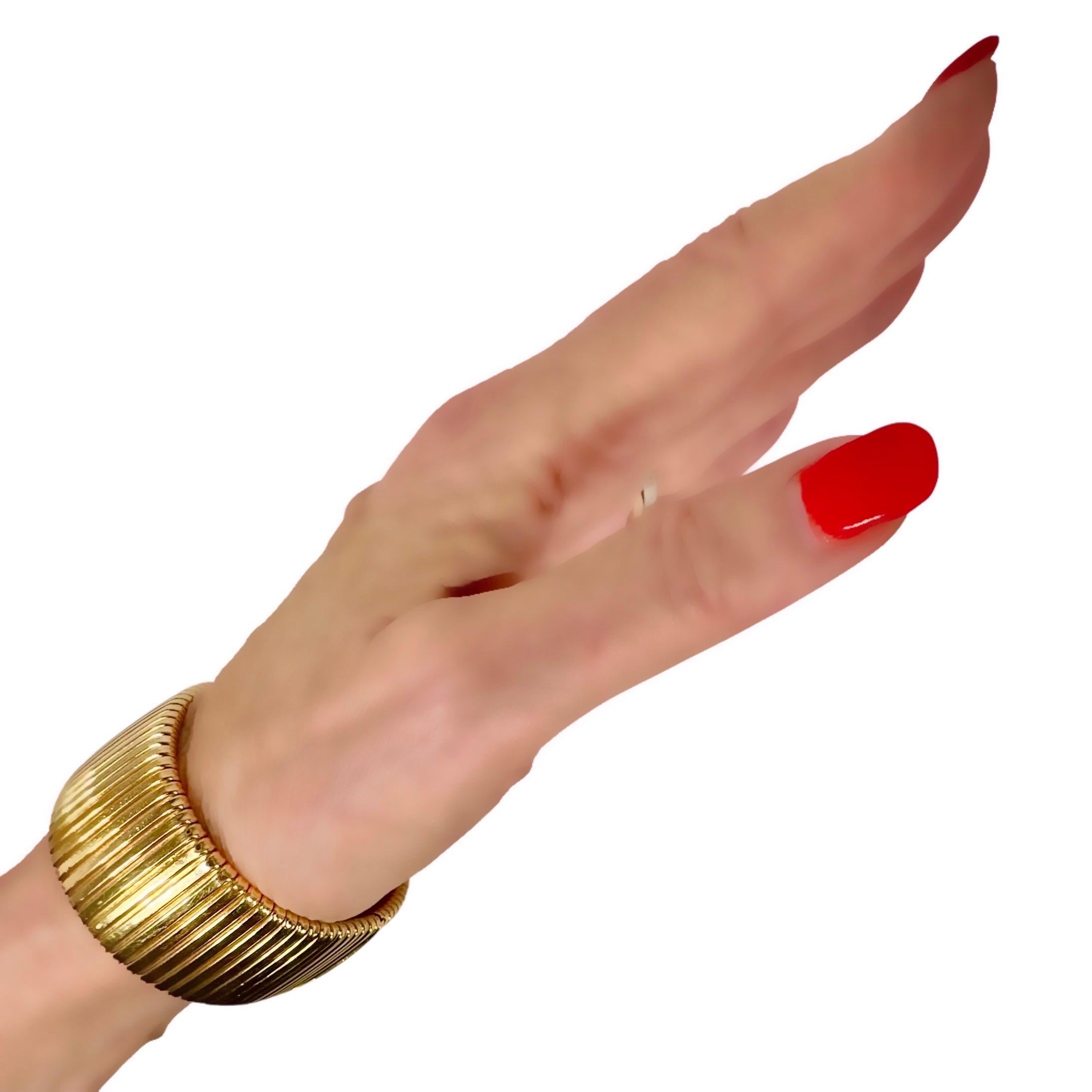 Vintage Italian 18K Yellow Gold Tubogas Bracelet - Just Under 1 Inch Wide For Sale 5