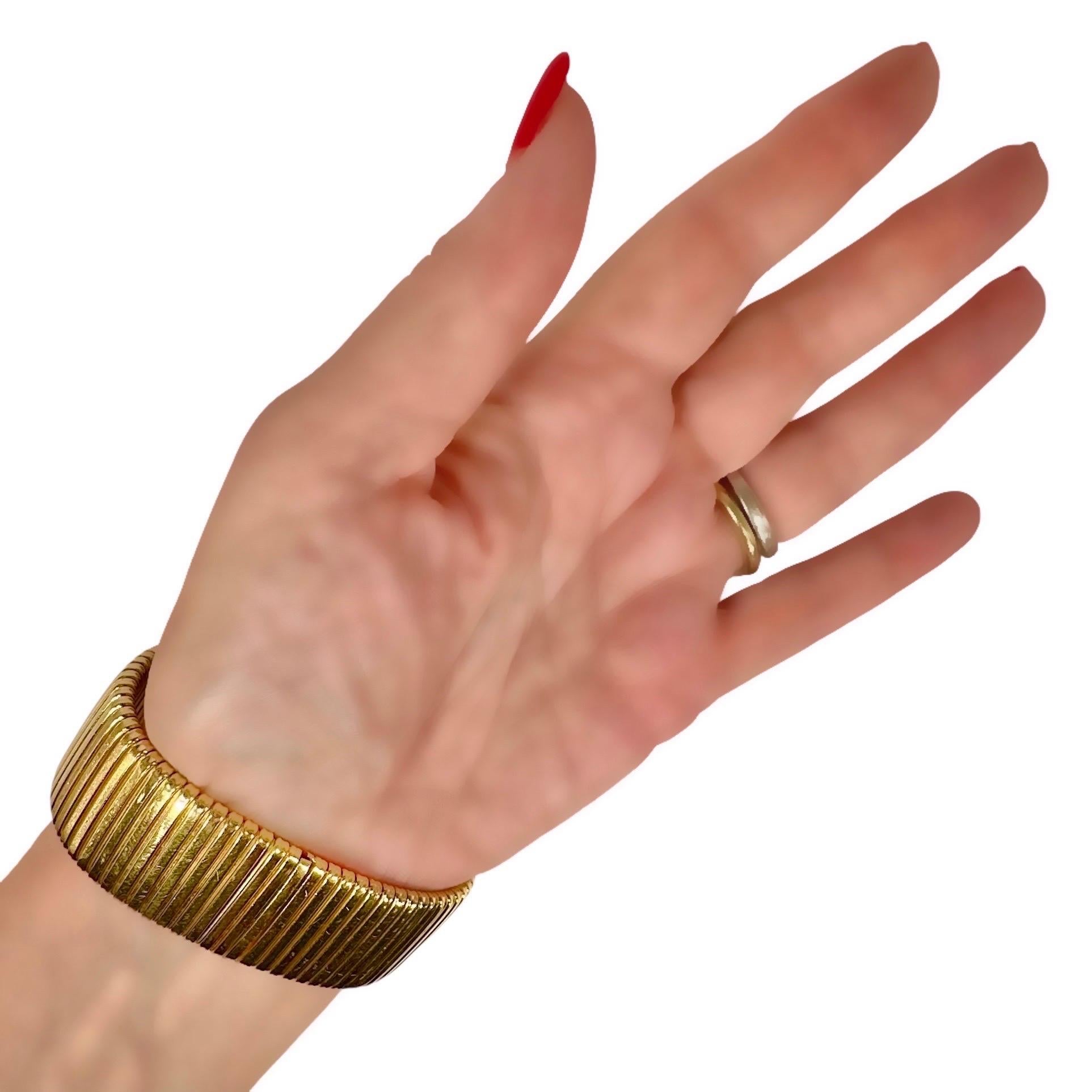 Vintage Italian 18K Yellow Gold Tubogas Bracelet - Just Under 1 Inch Wide For Sale 6