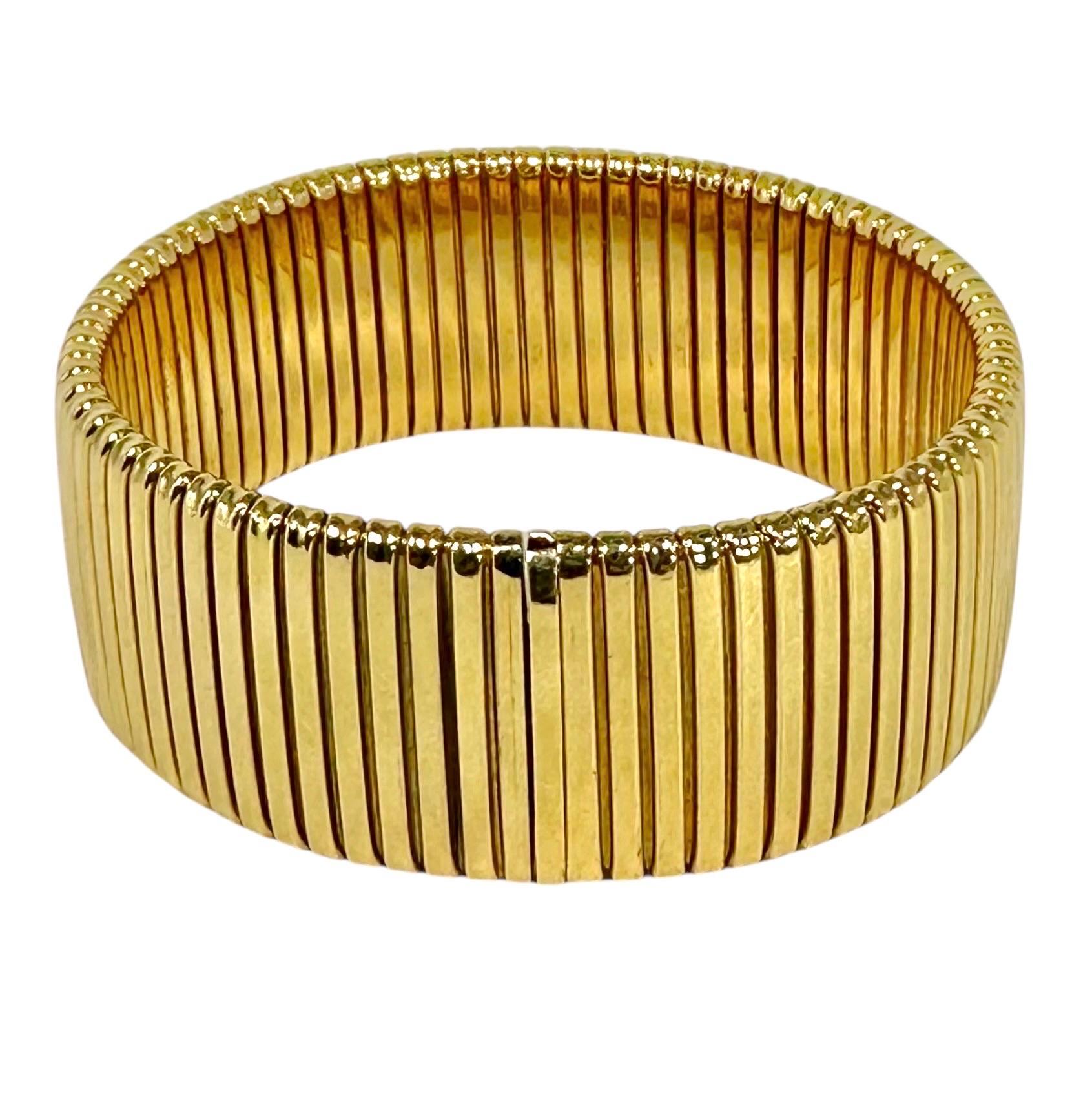 Vintage Italian 18K Yellow Gold Tubogas Bracelet - Just Under 1 Inch Wide In Good Condition For Sale In Palm Beach, FL