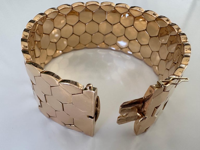 Vintage Italian 18kt Yellow Gold Honeycomb Link Bracelet For Sale at  1stDibs | gold honeycomb bracelet