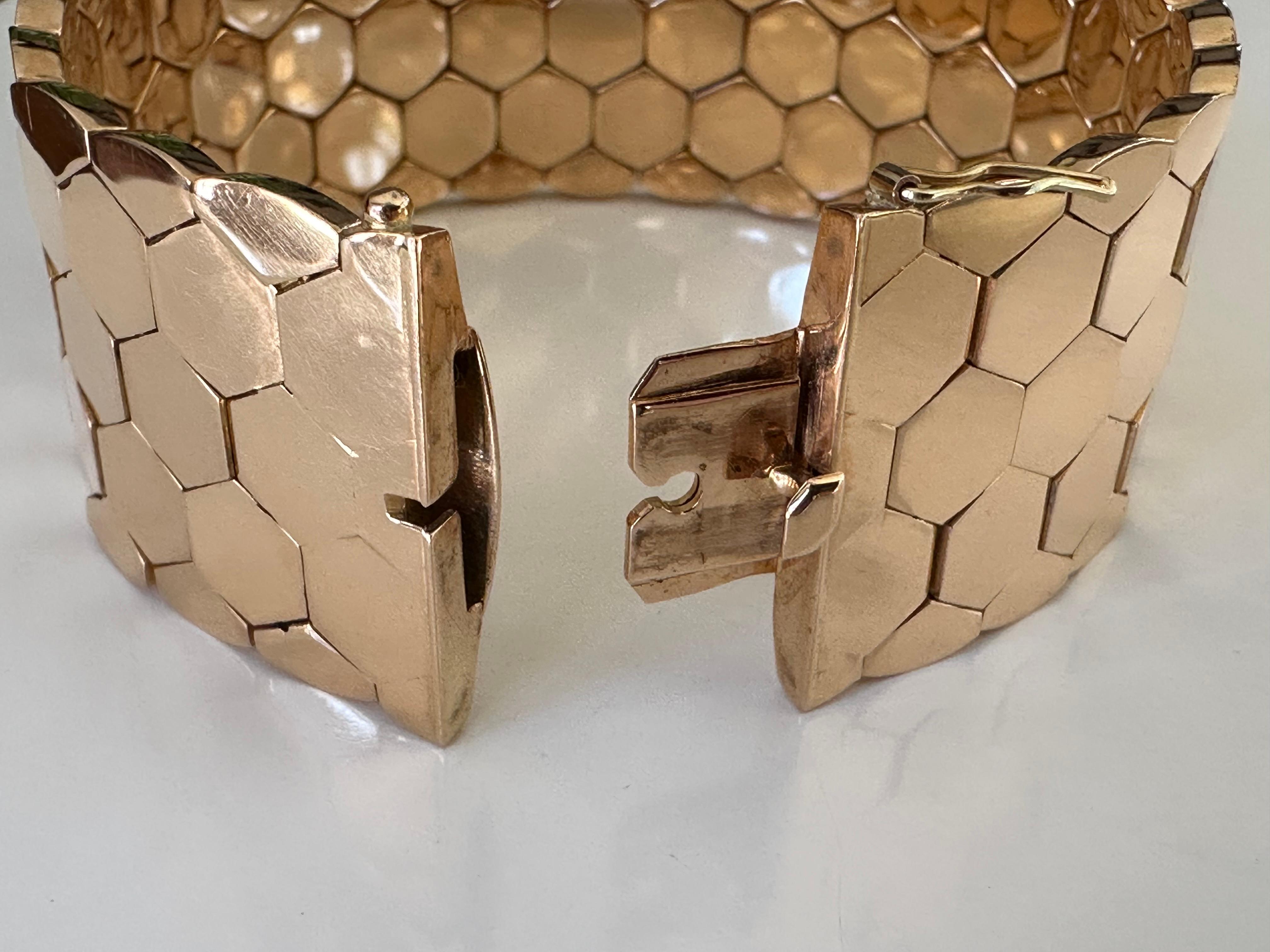 Women's Vintage Italian 18kt Yellow Gold Honeycomb Link Bracelet  For Sale