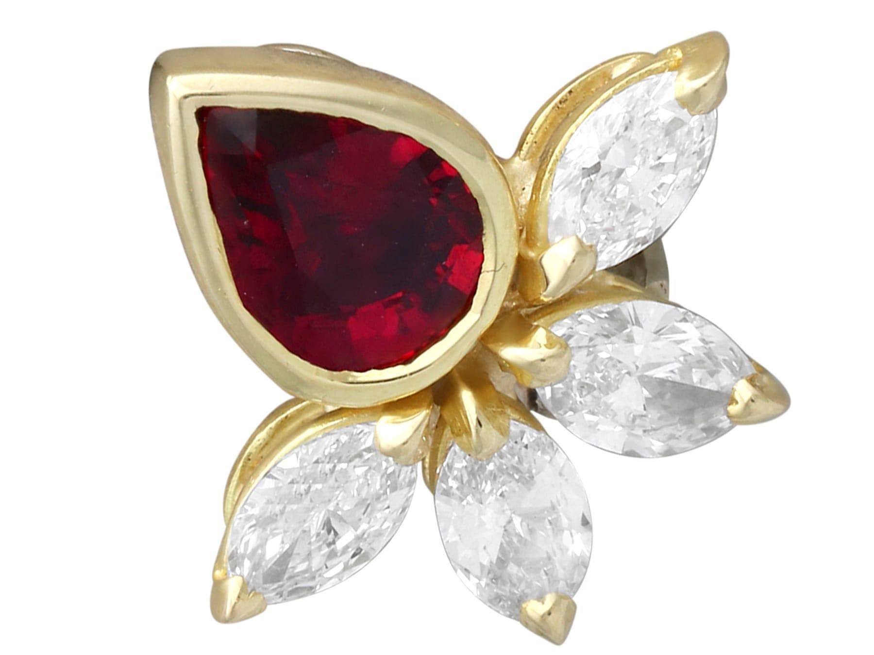 Taille poire Boucles d'oreilles italiennes vintage en or jaune 18 carats avec rubis de 1,9 carat et diamants de 2,2 carats en vente
