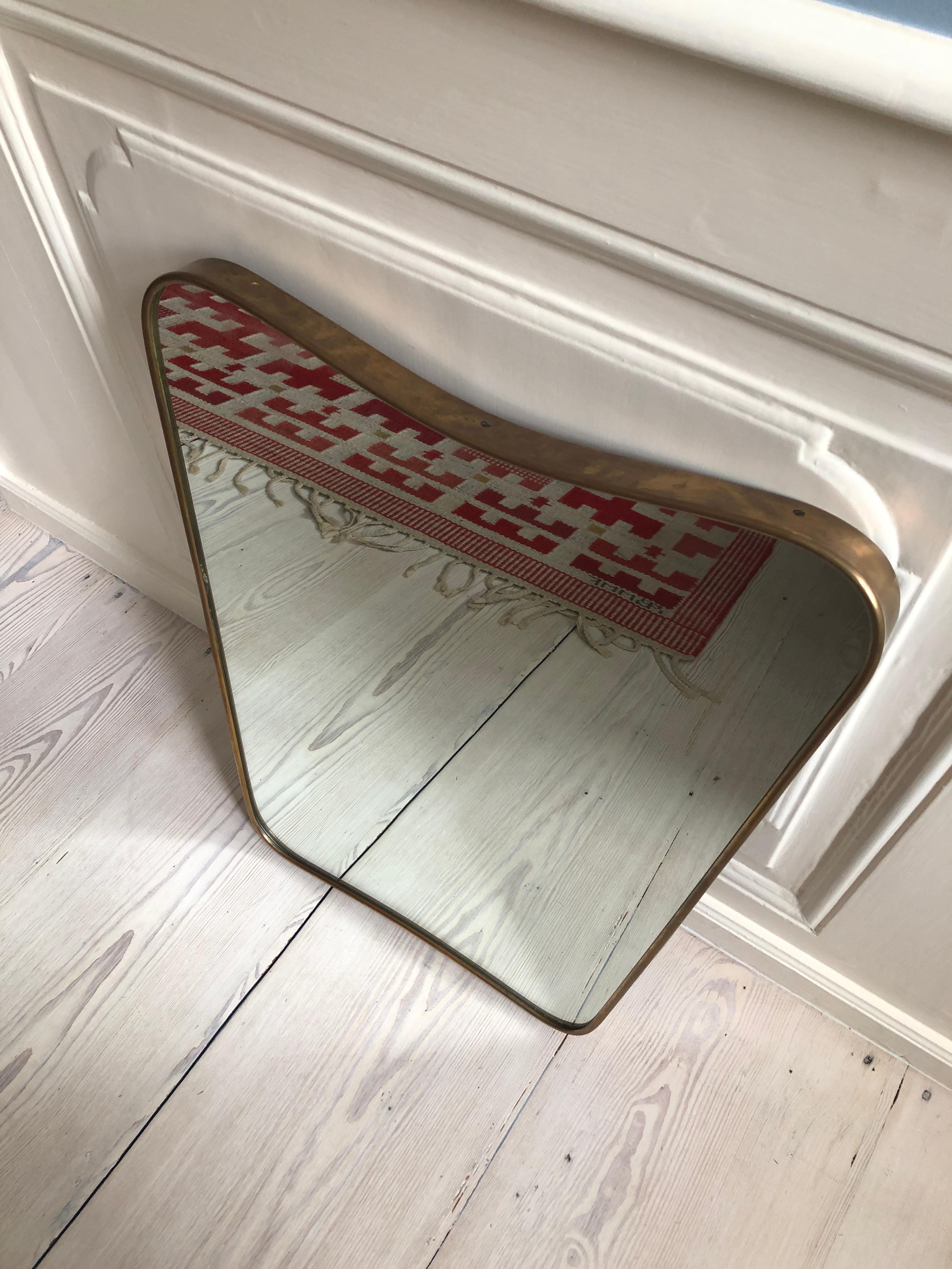 italien Vintage Italian 1950s Curved Brass Mirror