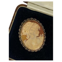 Vintage Italian 1950's Finely Carved Shell Cameo Brooch Pendant in 9K Gold