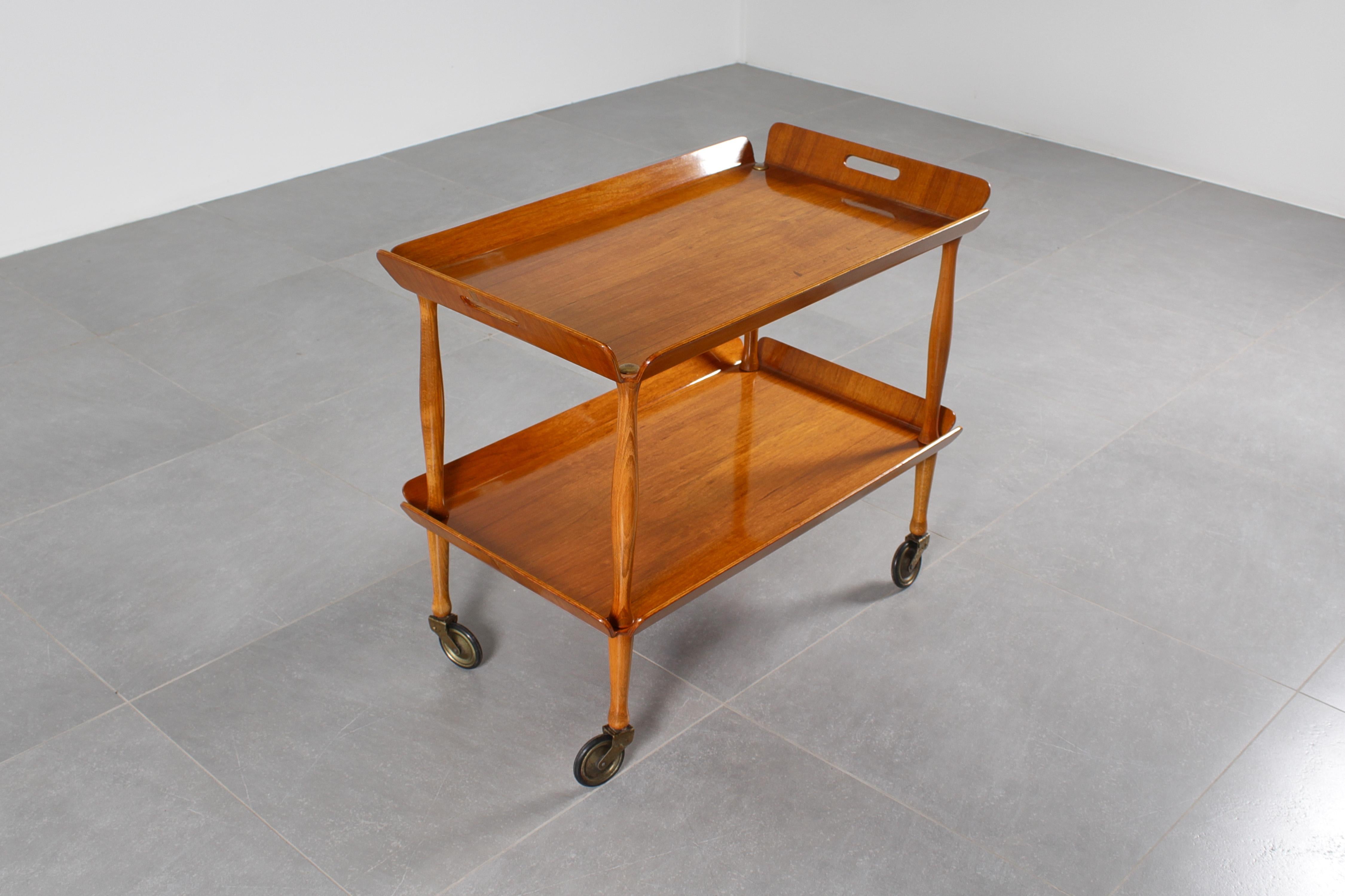 Mid-Century Modern Chariot de service italien vintage des années 1950 en contreplaqué cintré en vente