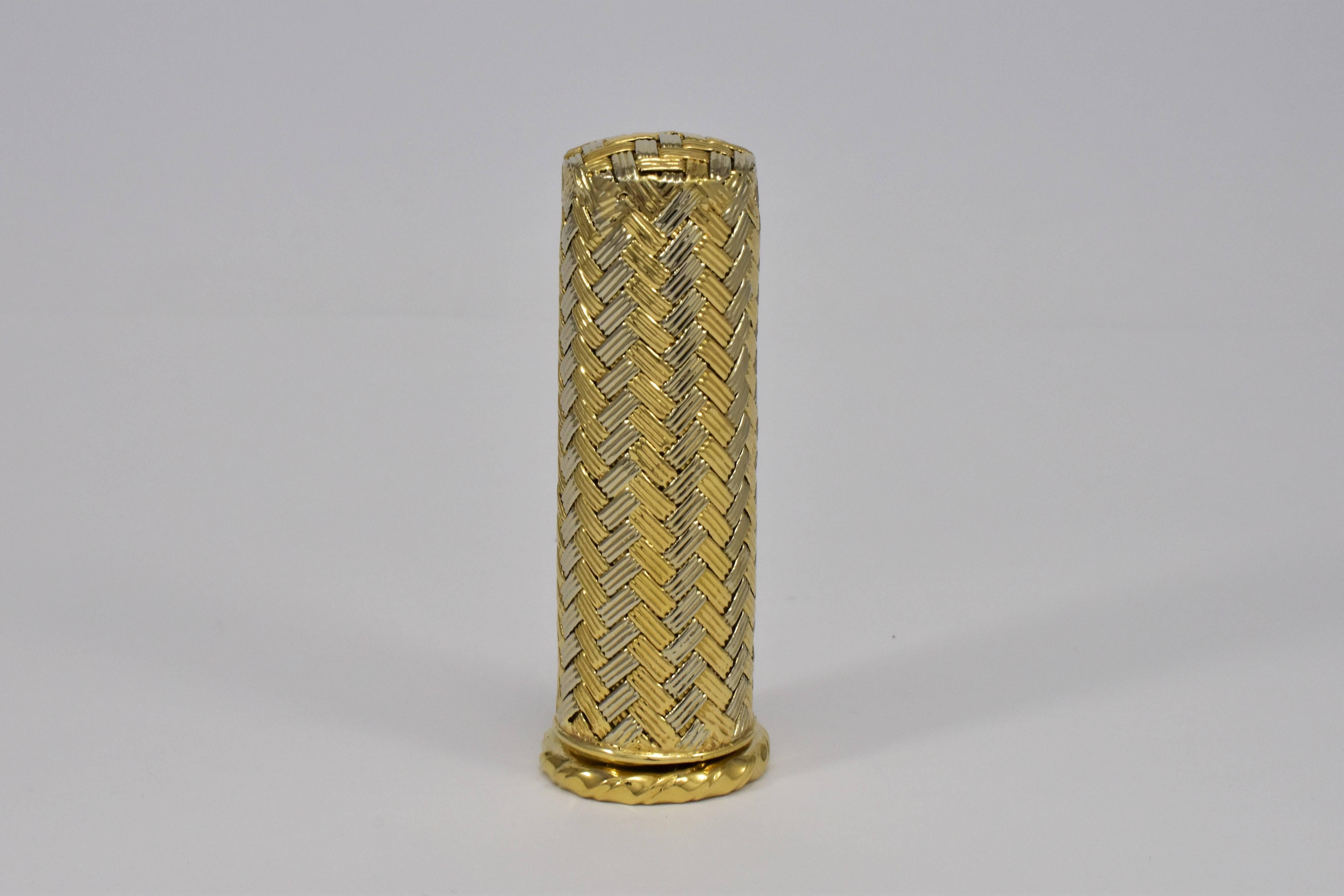 A lipstick cover with a woven detail design combining two colours of yellow and white gold. A chic women's accessory of the 1960s. This small gold container could be re-purposed as a pill box or other precious keepsake box. Made in Italy. This
