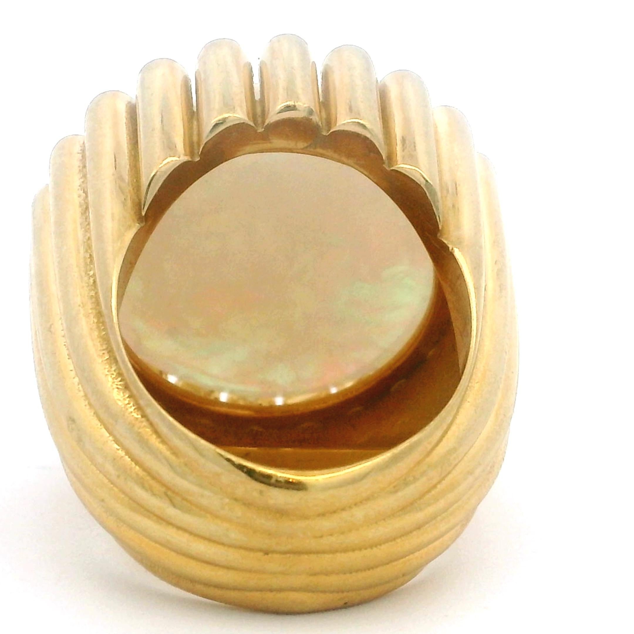 Vintage Italian 1960's 18K Gold Ring mit 28 Karat Opal, Retro Modernist Design im Angebot 2
