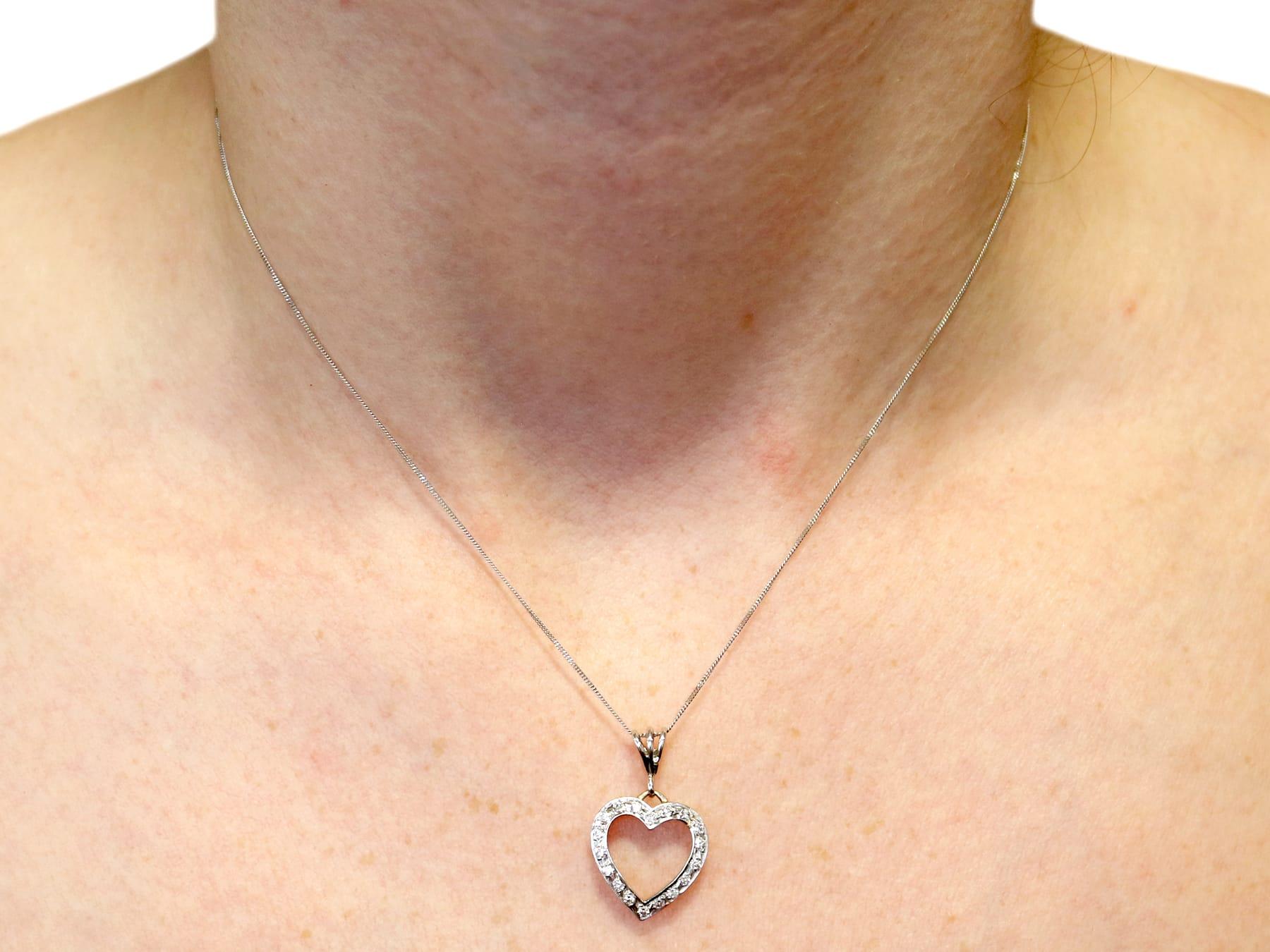 Italian 1960s Diamond and White Gold Heart Pendant/Necklace For Sale 2