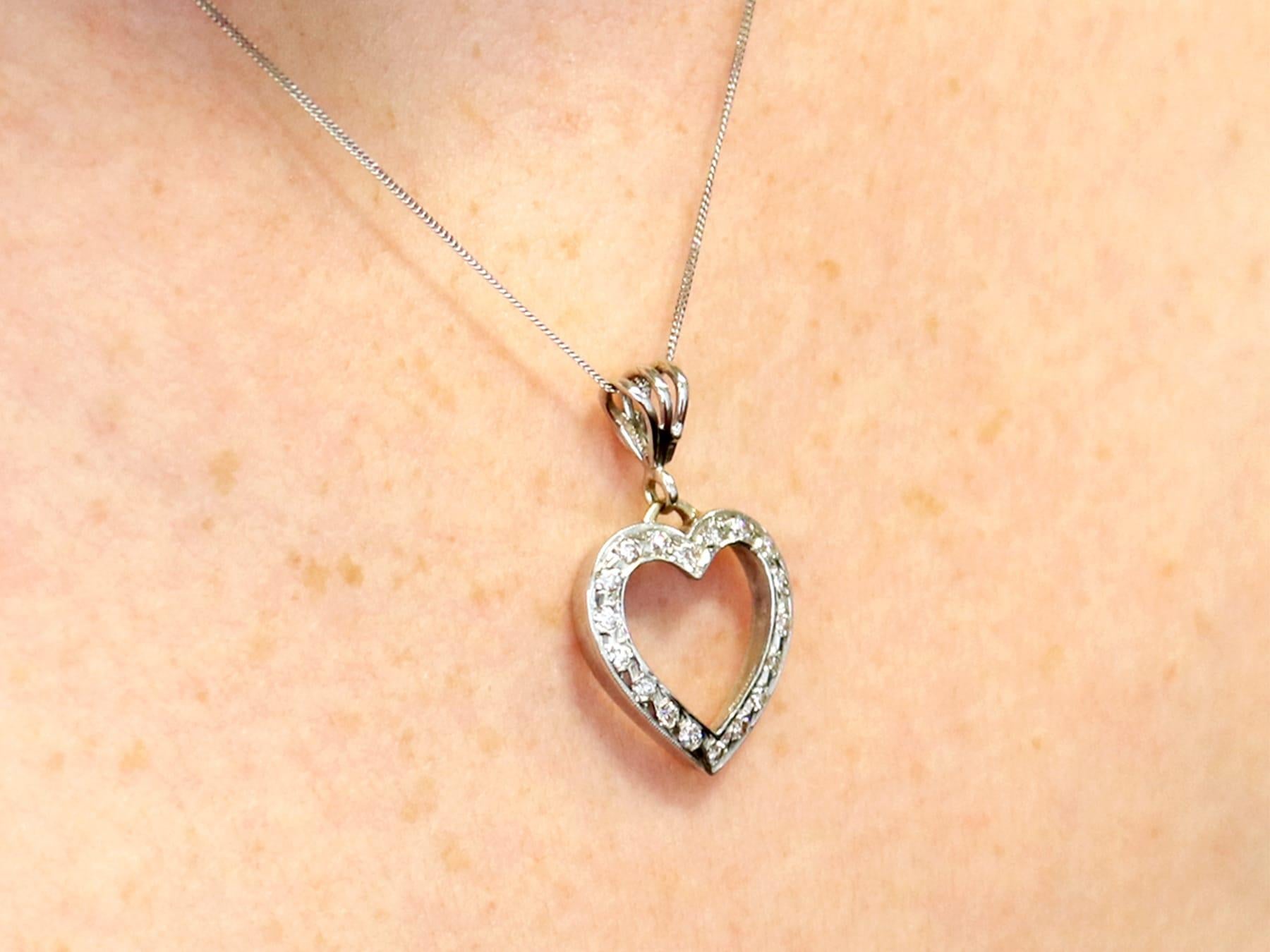Italian 1960s Diamond and White Gold Heart Pendant/Necklace For Sale 3
