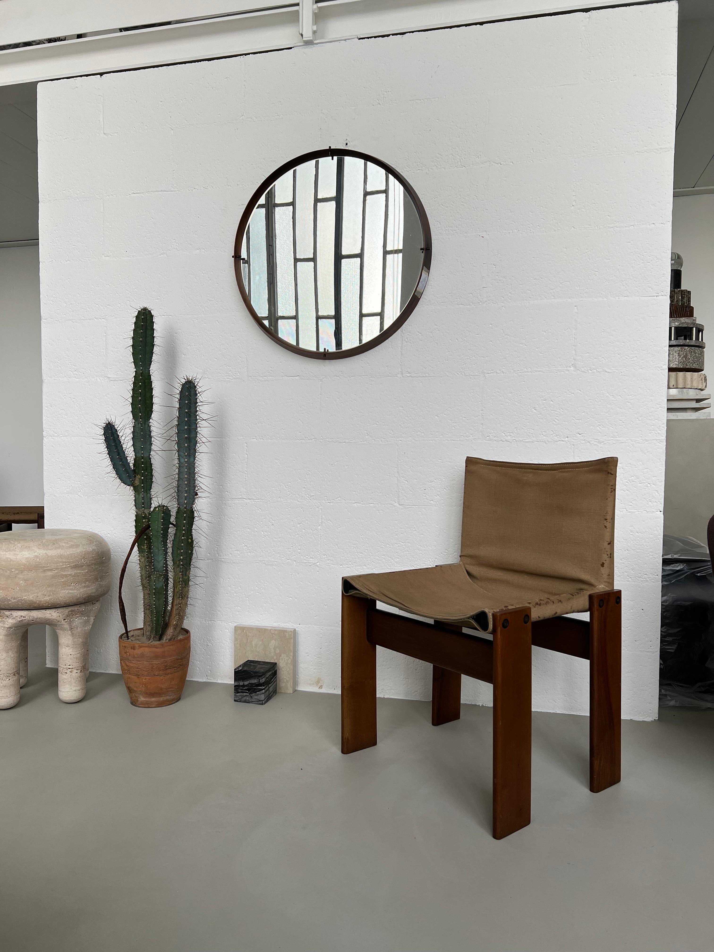 Mid-Century Modern Miroir mural rond italien des années 1960 attribué à Cassina, bois et laiton en vente