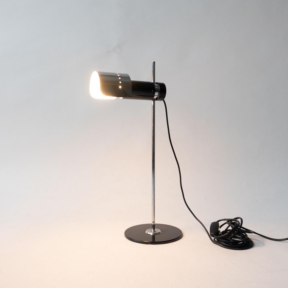 Lampada da tavolo vintage Italian Lamp degli anni '70 nello stile di Joe Colombo per Oluce, cromata in vendita 4