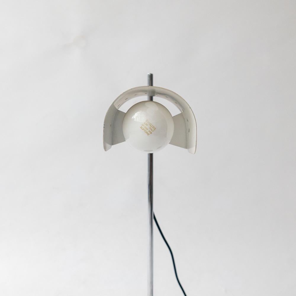 Lampada da tavolo vintage Italian Lamp degli anni '70 nello stile di Joe Colombo per Oluce, cromata in vendita 9