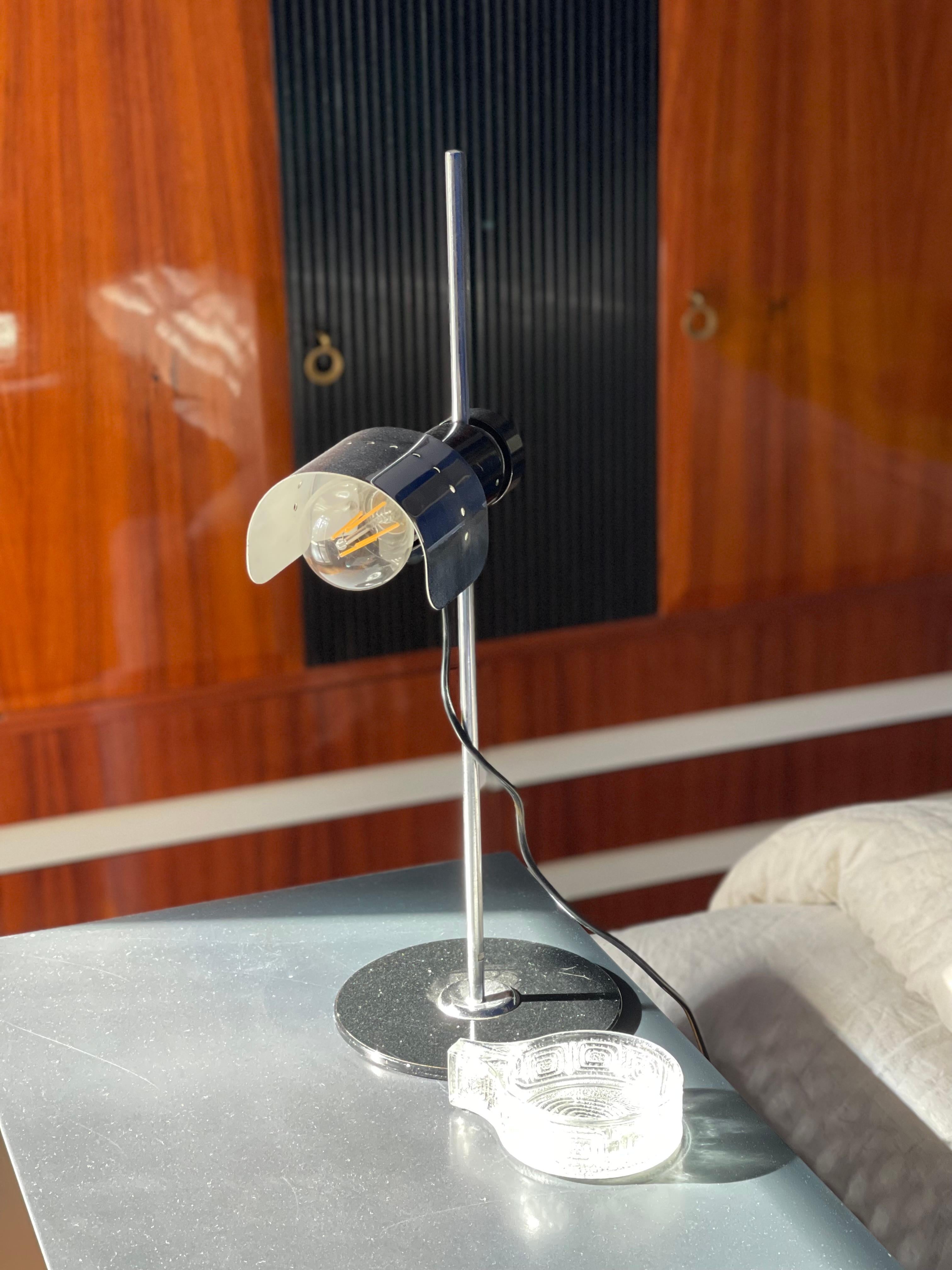 Lampada da tavolo vintage Italian Lamp degli anni '70 nello stile di Joe Colombo per Oluce, cromata in vendita 2