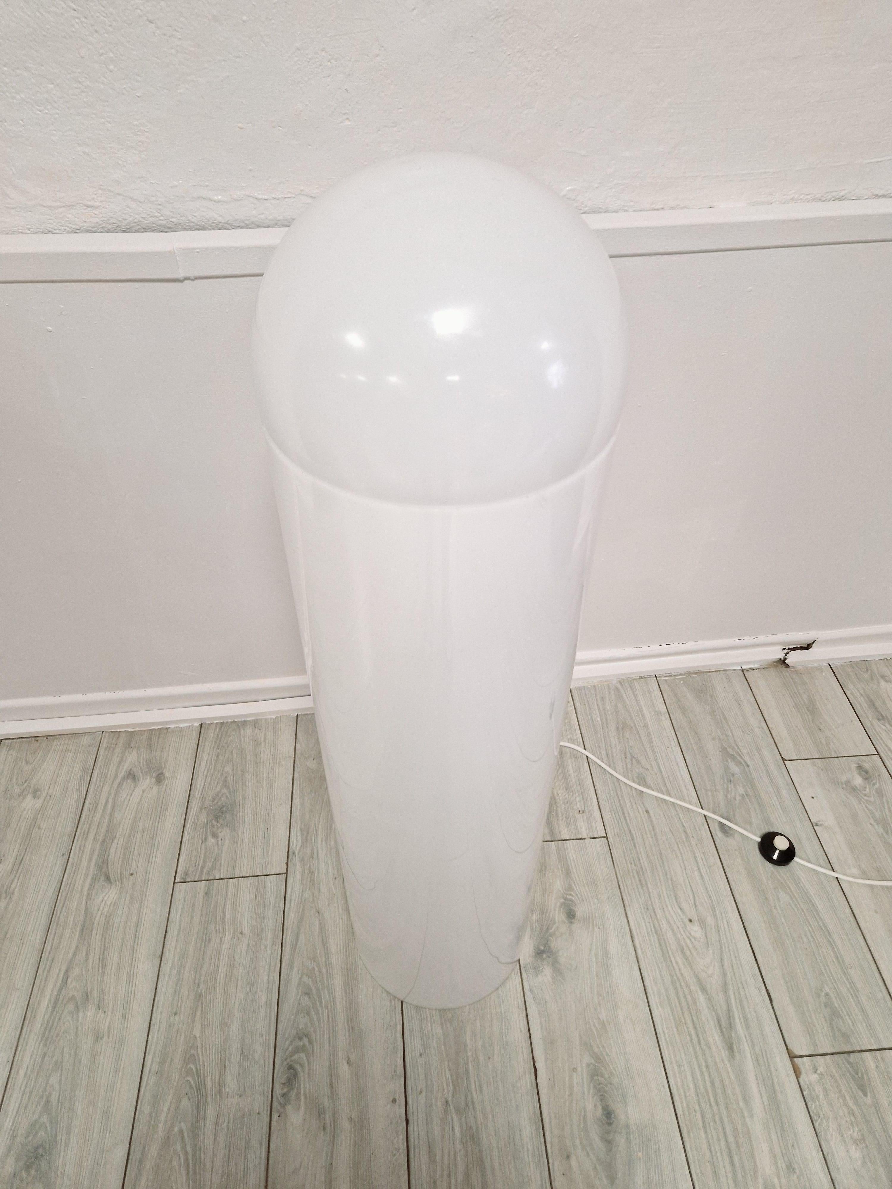 Vintage Italian 1970s Totem Lámpara de pie Plástico en venta