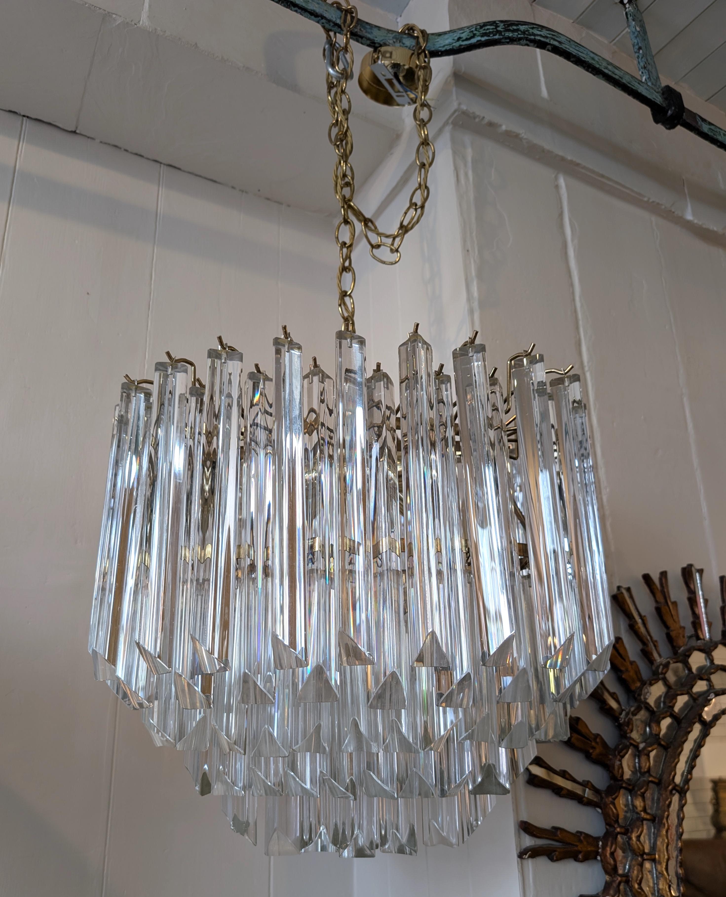 Mid-Century moderno Lampadario ovale vintage in stile Venini degli anni '70, con gocce di asta triangolari in vendita