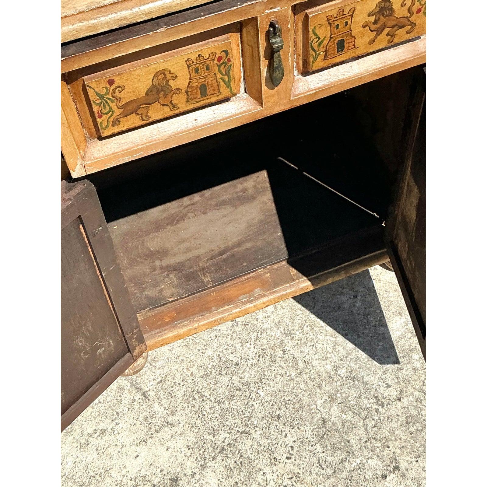 XIXe siècle Armoire italienne peinte à la main du 19ème siècle en vente