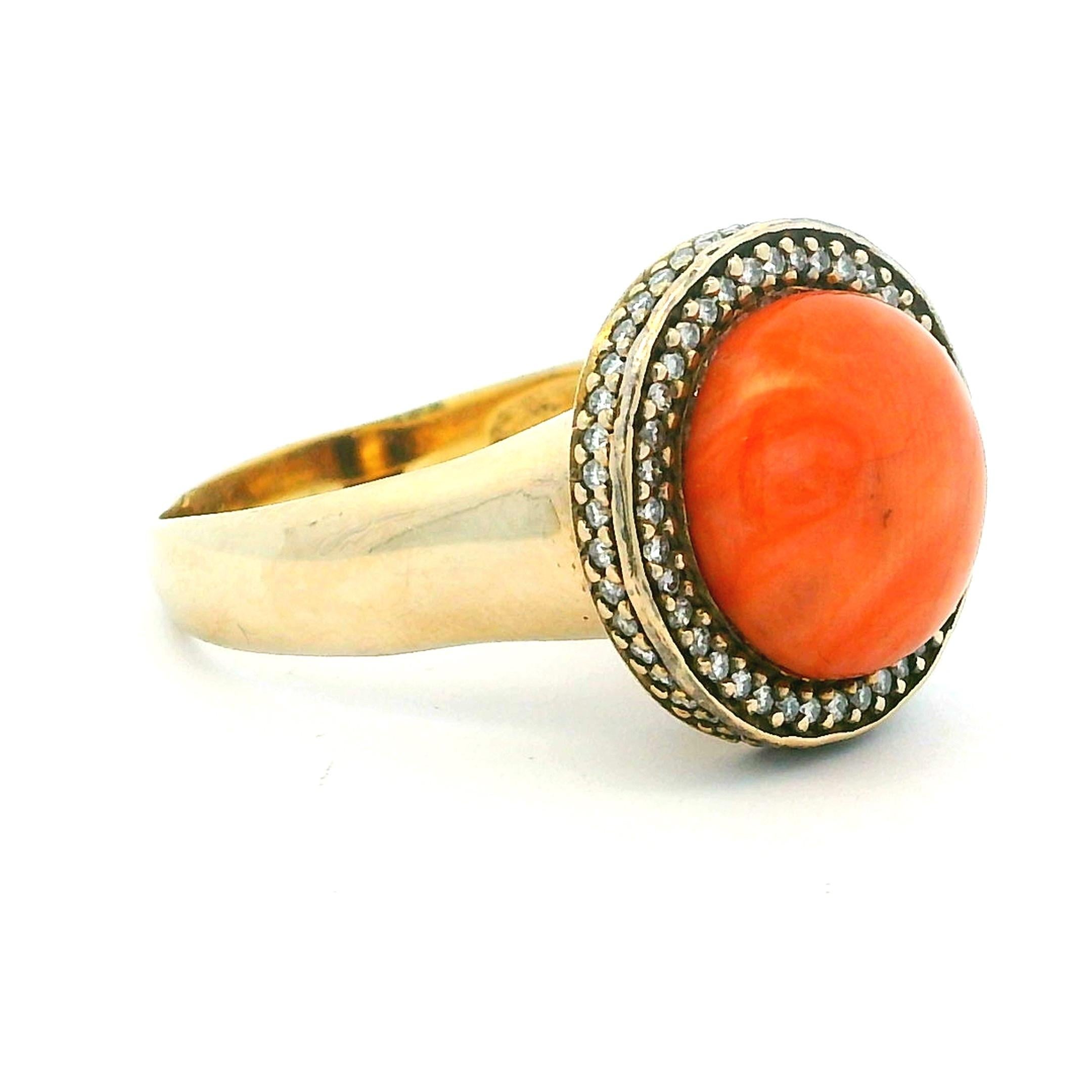 Vintage Italienisch 5 Karat Koralle und 1 Karat Diamant 18K Gold Ring (Revival) im Angebot