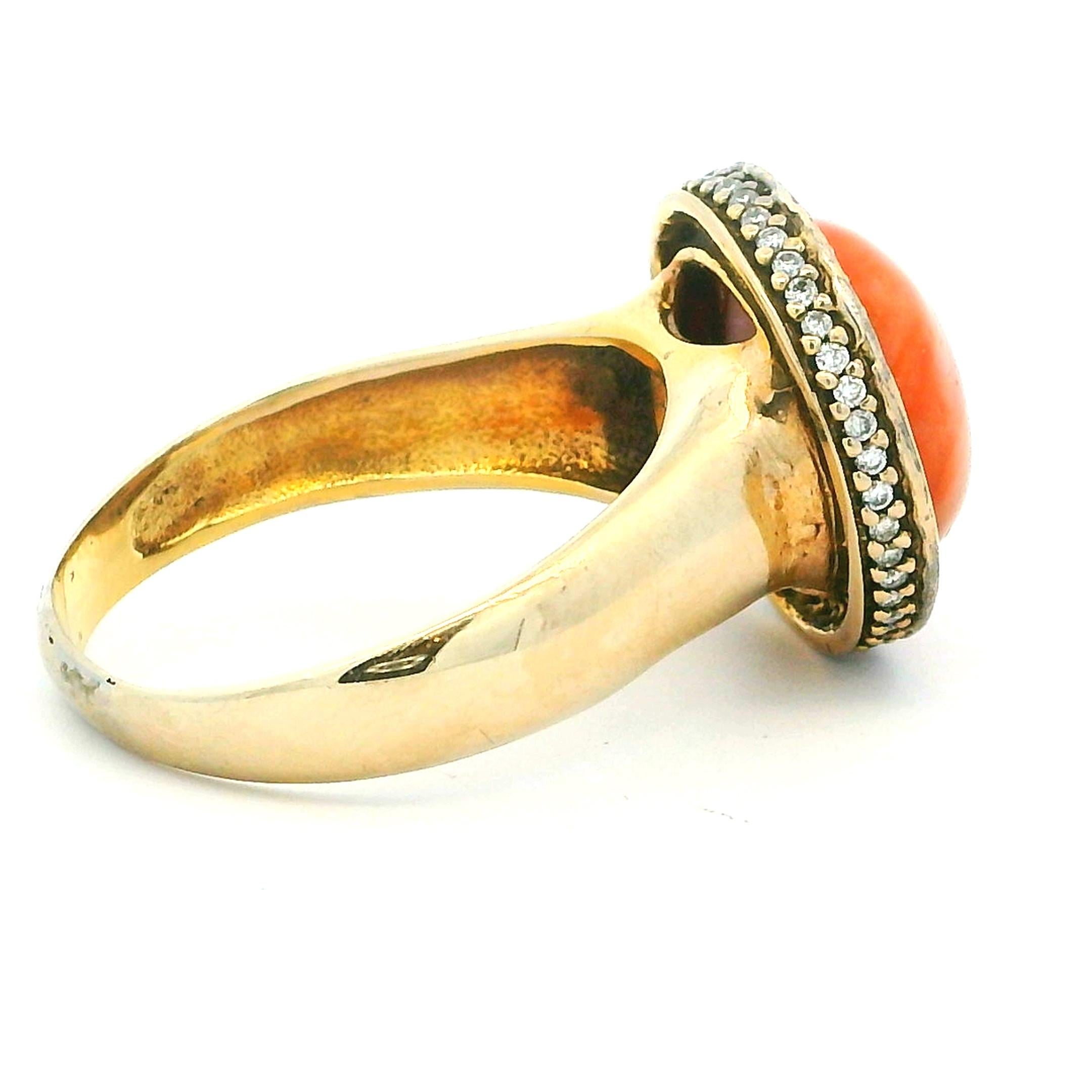 Vintage Italienisch 5 Karat Koralle und 1 Karat Diamant 18K Gold Ring (Cabochon) im Angebot