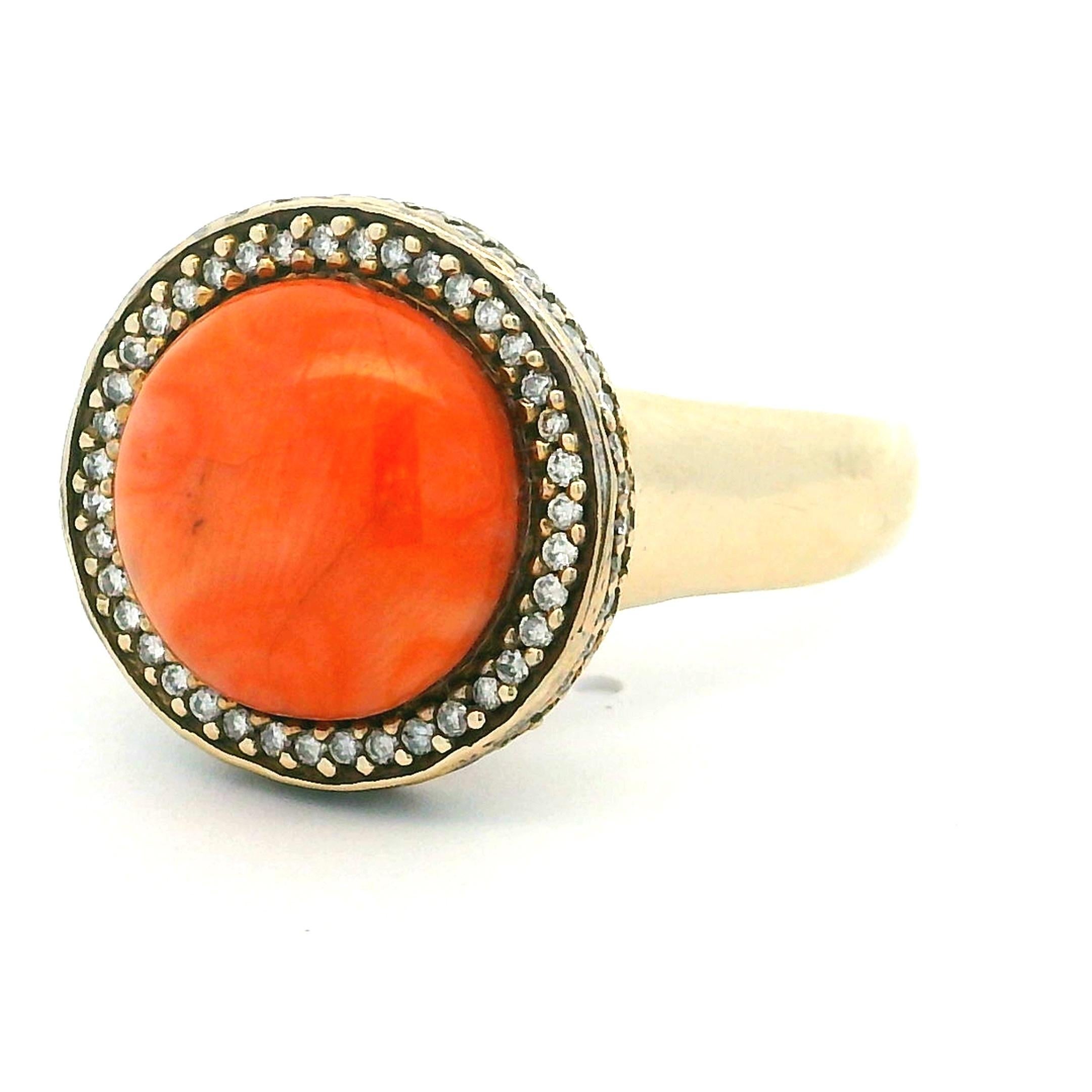 Vintage Italienisch 5 Karat Koralle und 1 Karat Diamant 18K Gold Ring im Angebot 3
