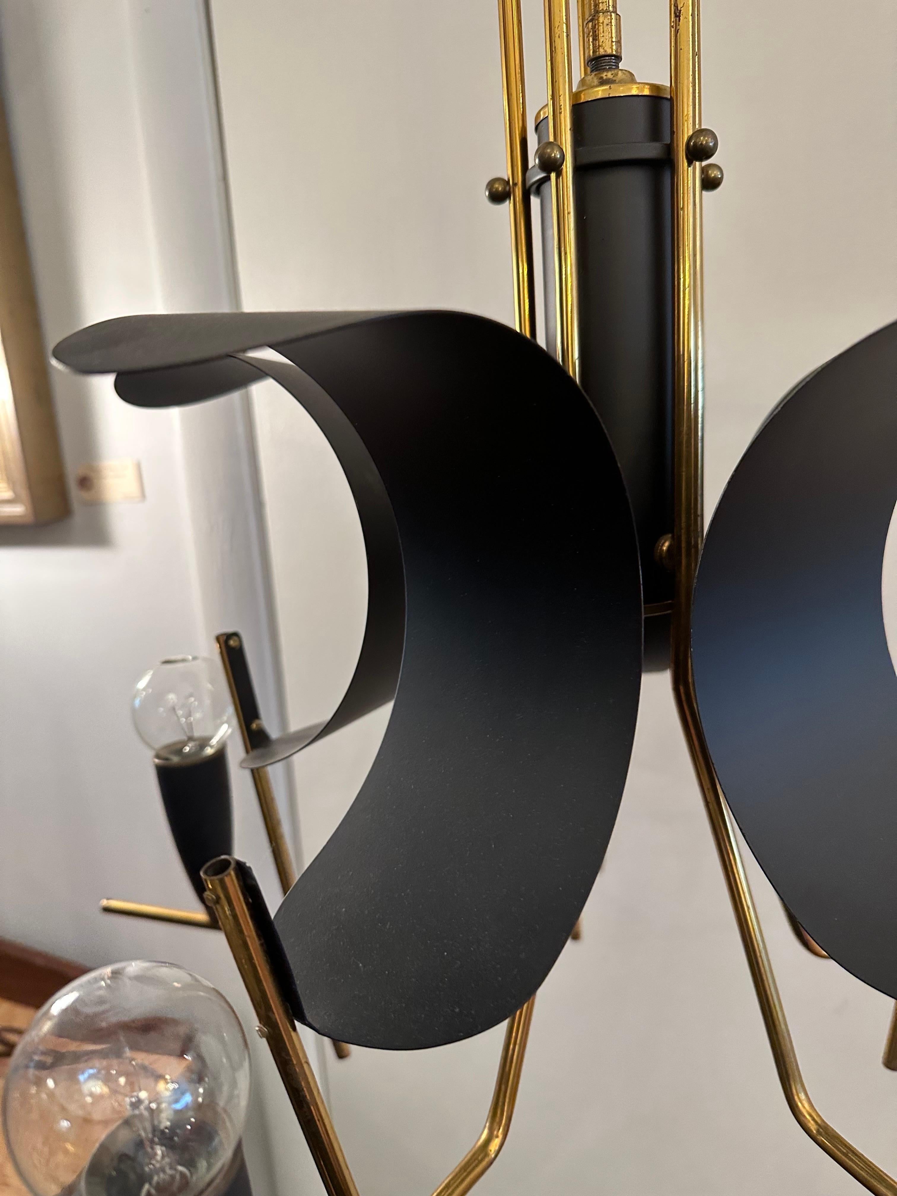Vintage Italian 5-Light Black Metal & Brass Chandelier In Good Condition For Sale In North Miami, FL