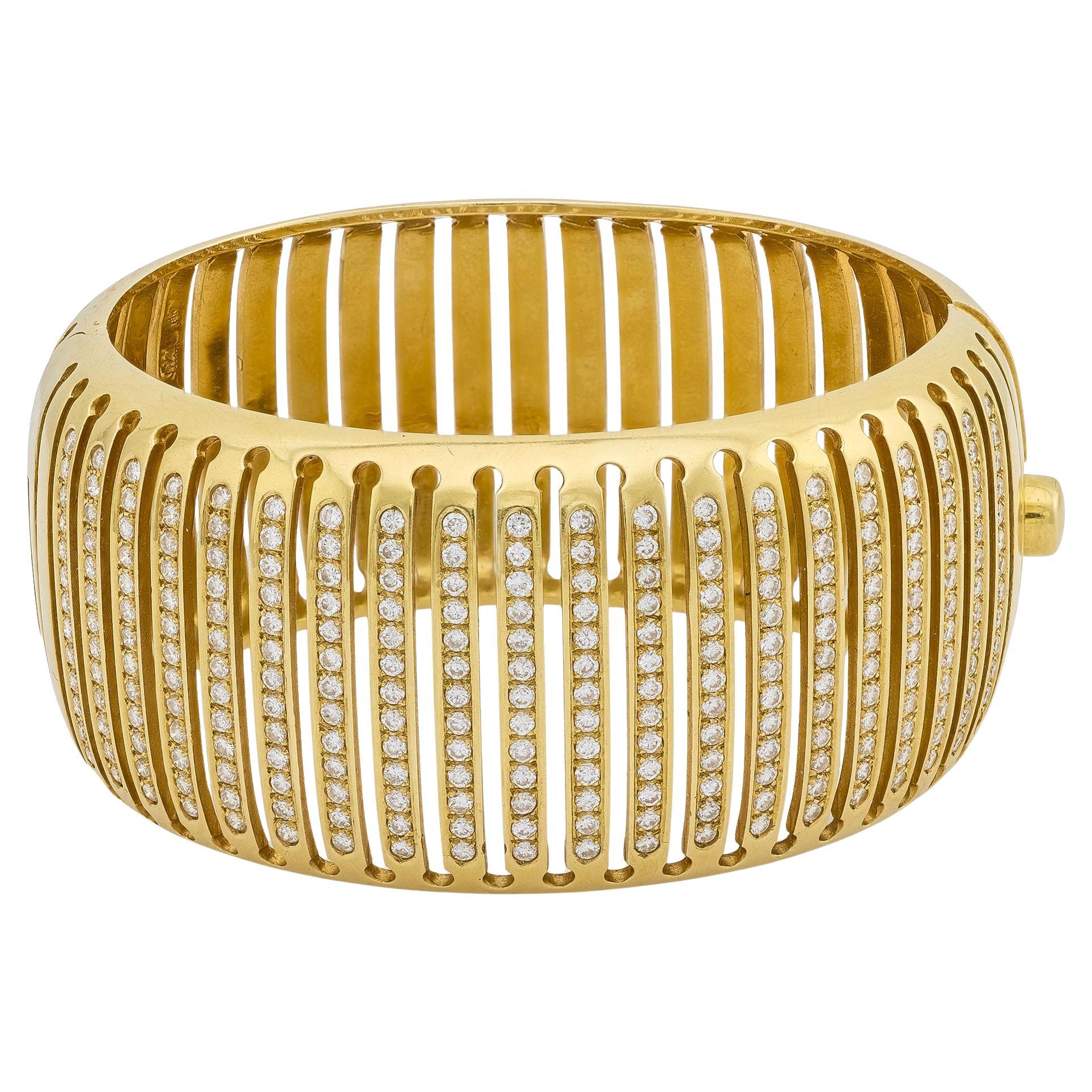 Vintage Italian 5.20 carat total diamond 18k yellow gold bangle
