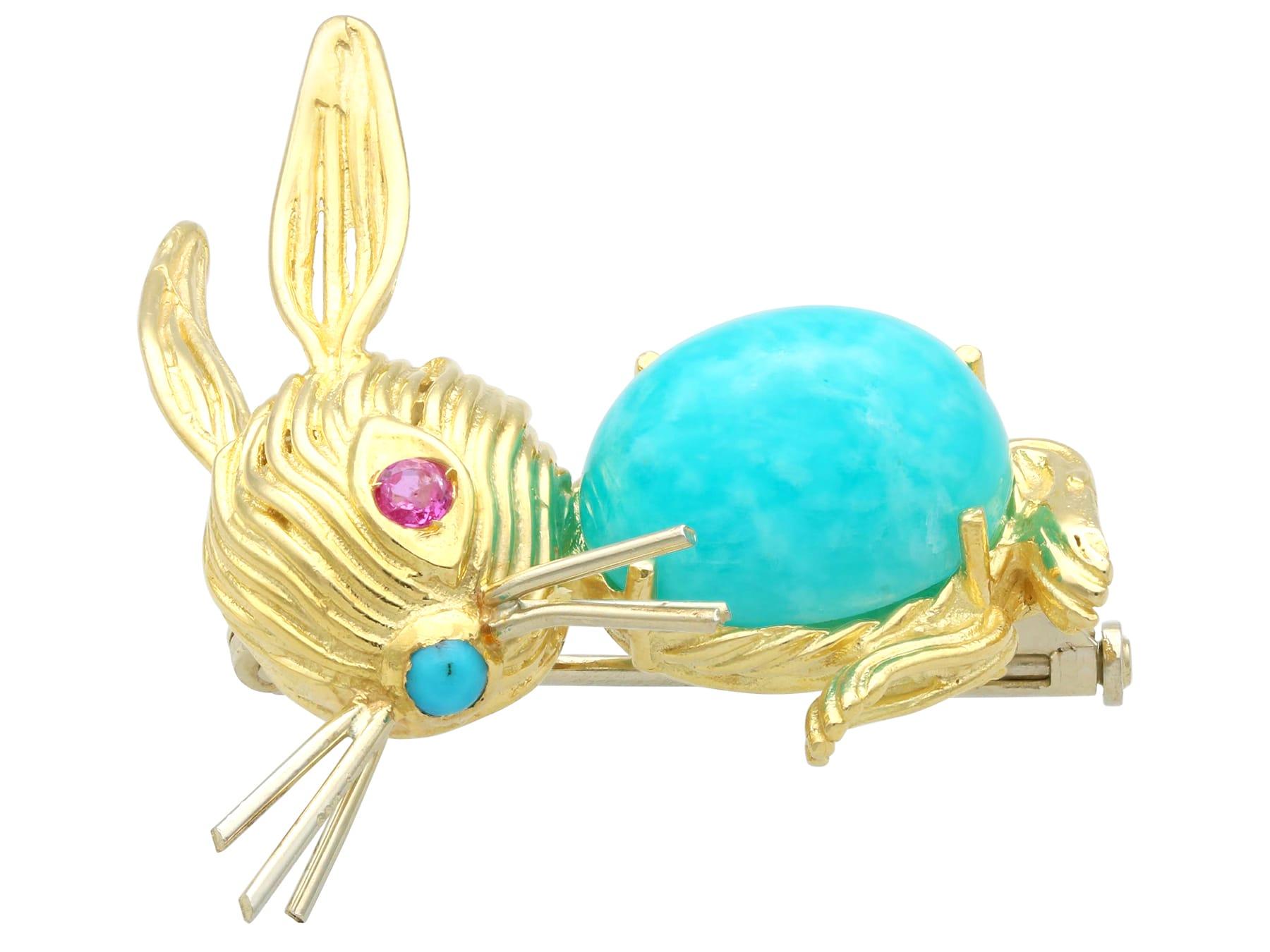 Vintage Italian 8.25ct Dyed Quartz, Turquoise and Ruby Yellow Gold Rabbit Brooch In Excellent Condition For Sale In Jesmond, Newcastle Upon Tyne