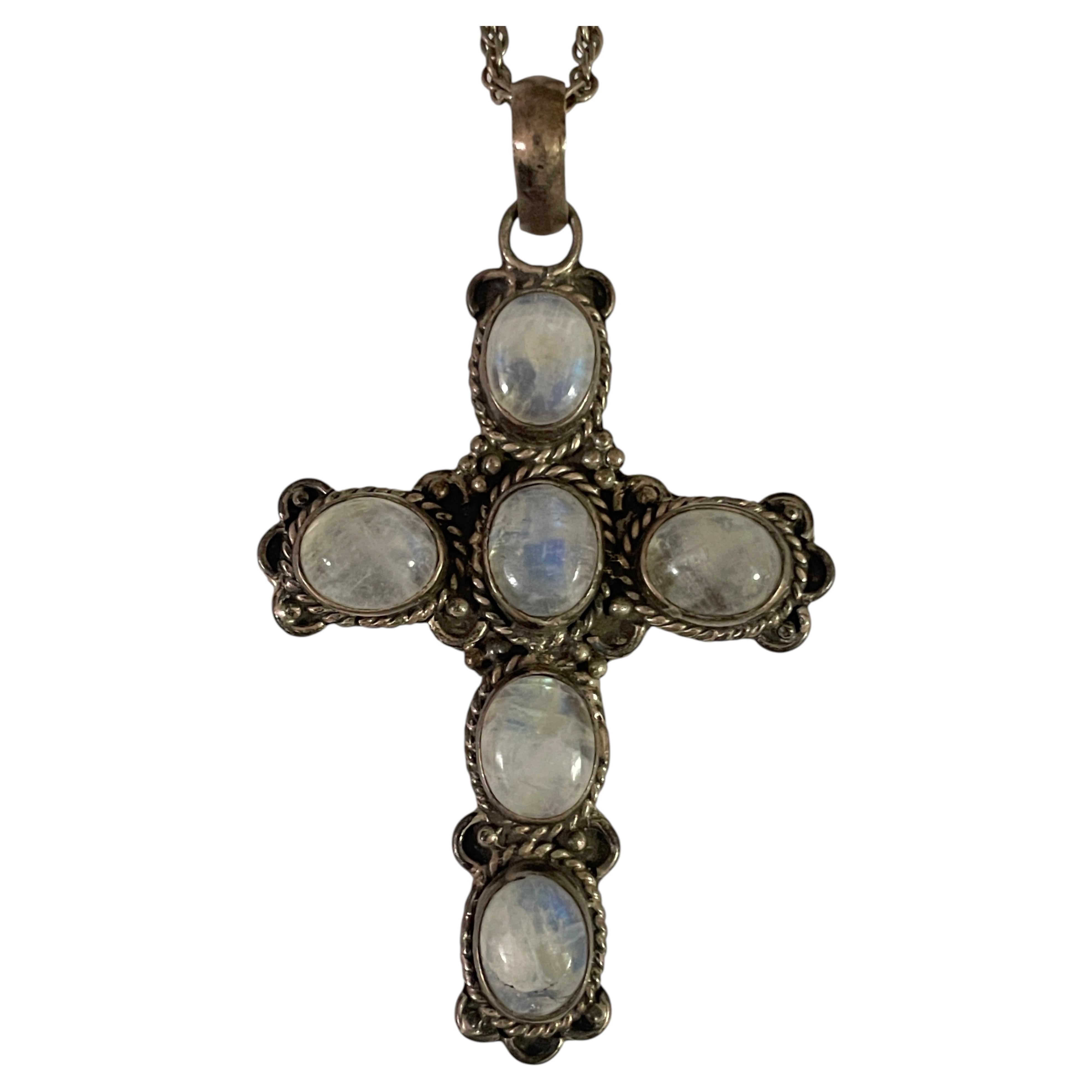 Collier à pendentif croix en pierre de lune et argent, 1970 en vente