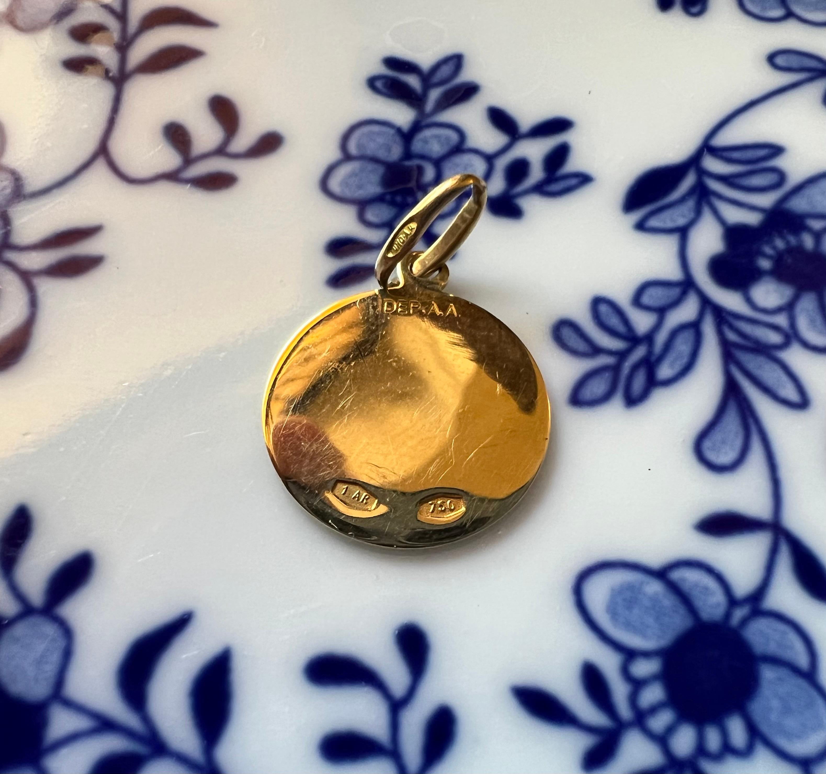I am back with a new item! It is a very special edition of the vintage A. Augis love charm. However, most versions (90%+) were made in France with French text, this was a special edition that was made in Italy with Italian text. It is an officially