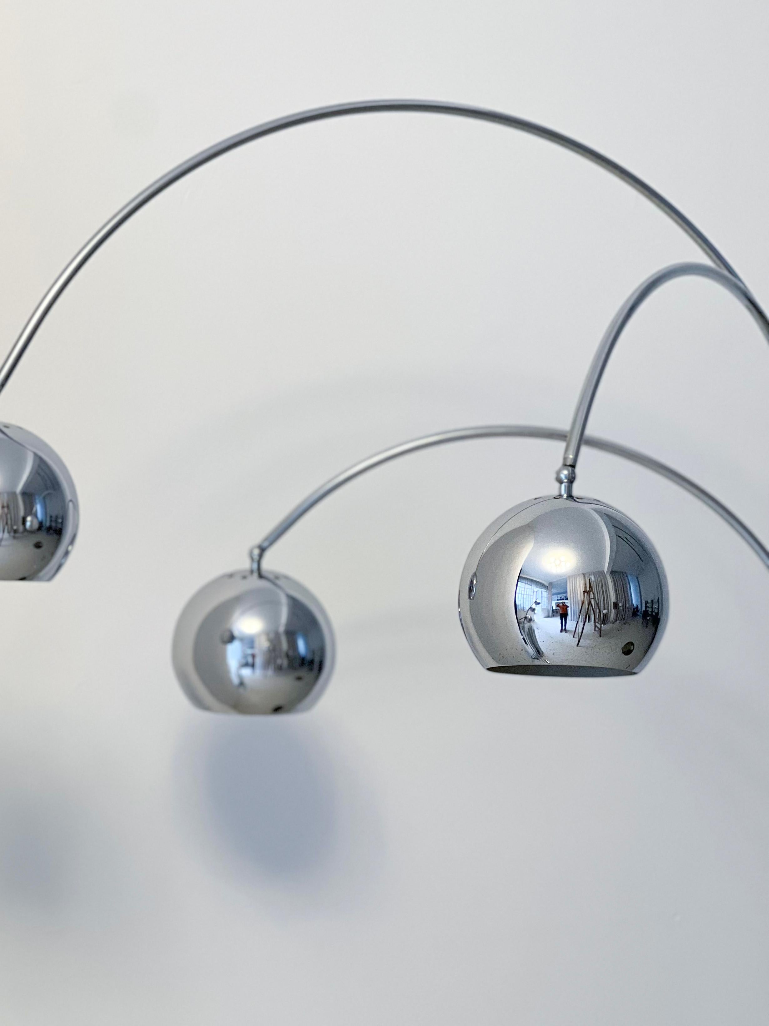 Late 20th Century Sculptural Space Age Arco Floor Lamp, Chrome Metal, Three Lights, Reggiani For Sale