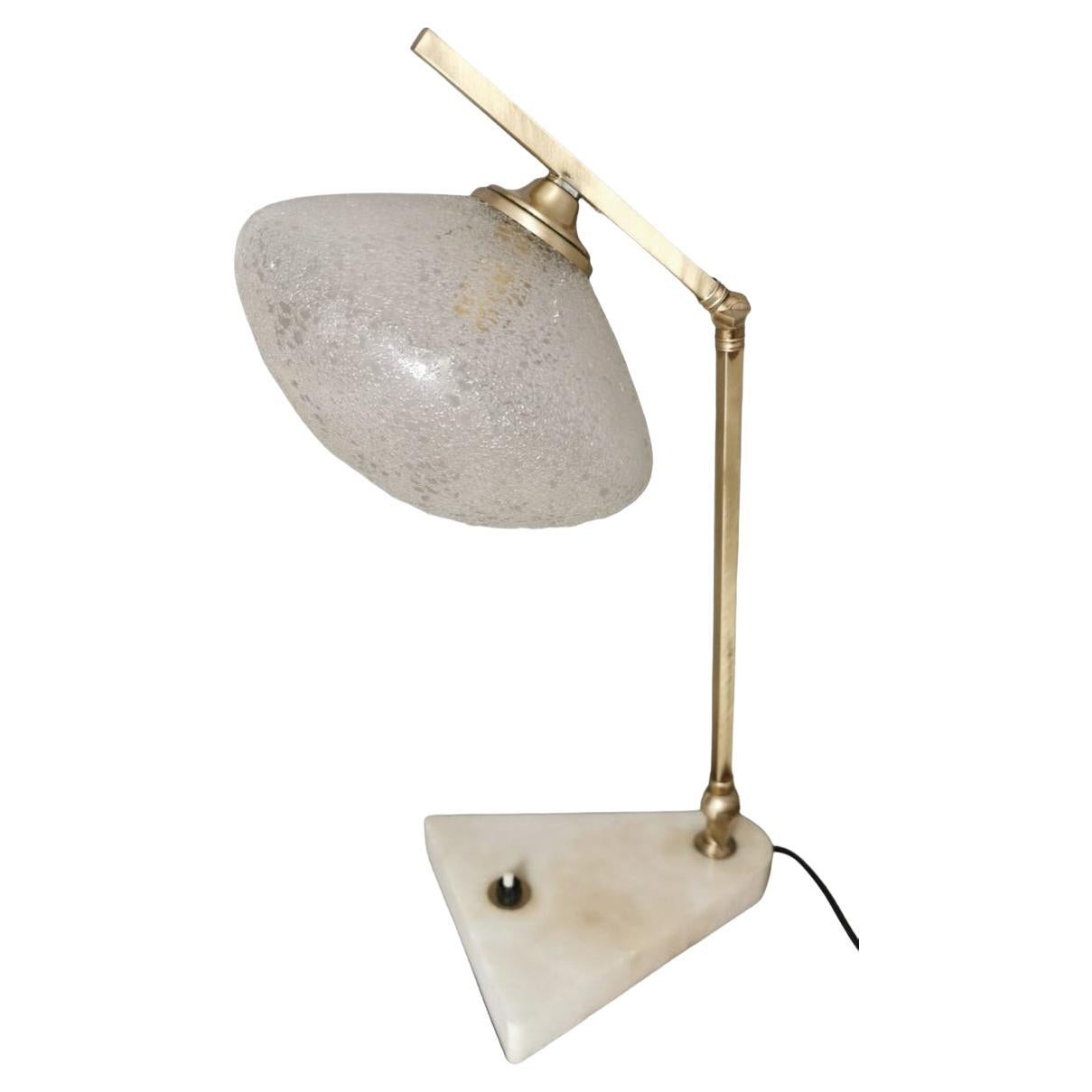 Lampe de bureau italienne vintage réglable en laiton, verre et marbre en vente