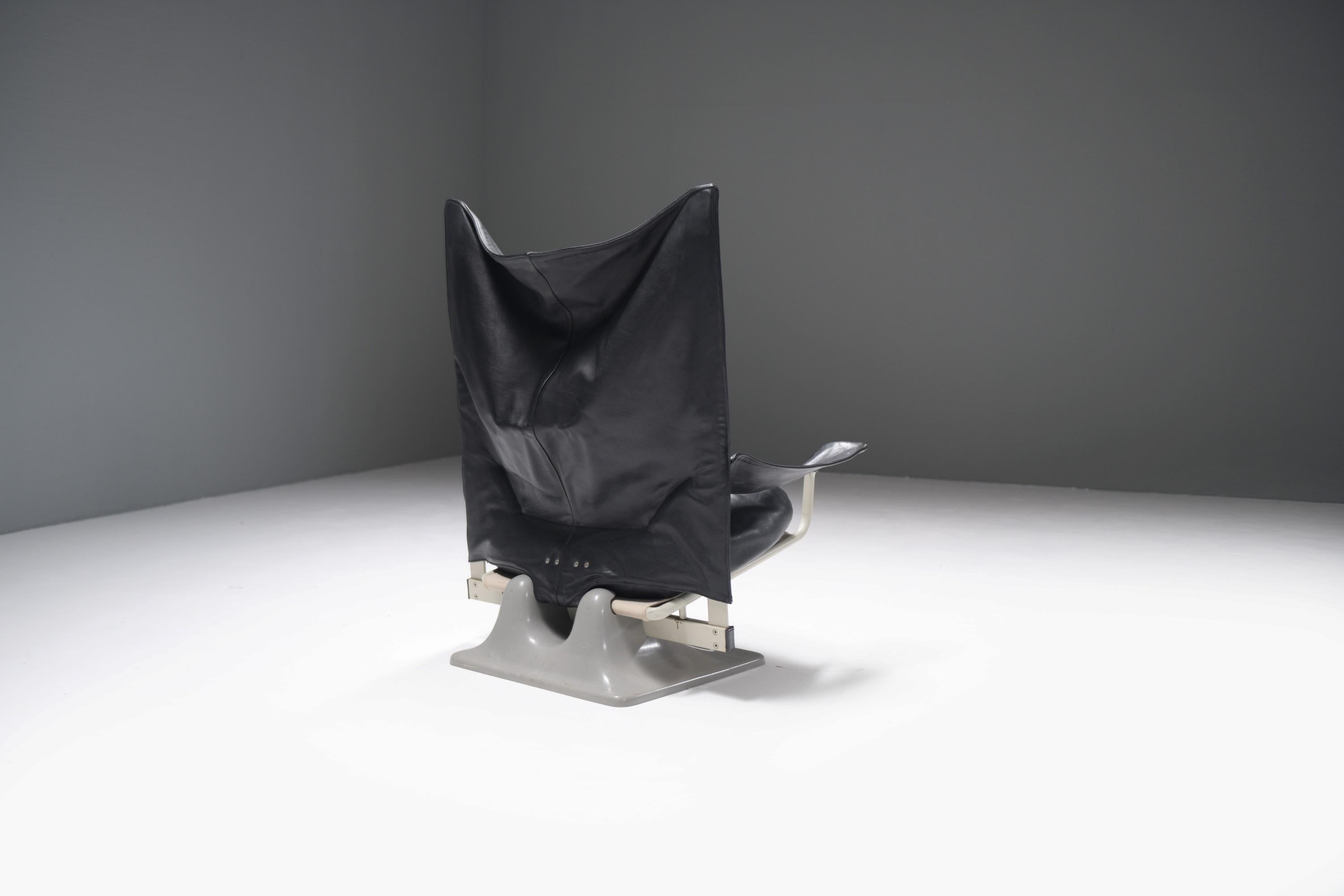 Chaise longue vintage italienne AEO en cuir noir par Paolo Deganello - Cassina en vente 7