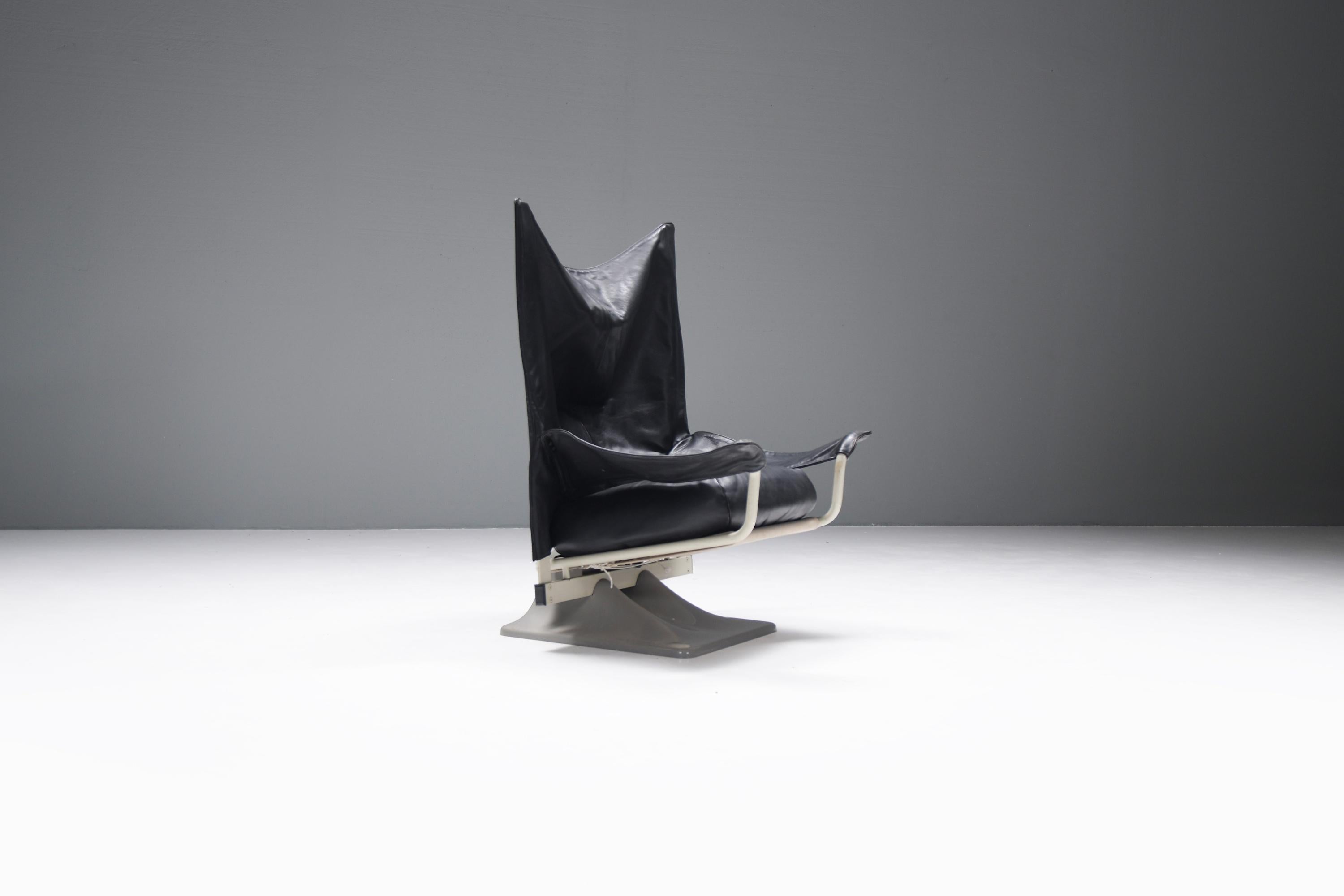 Chaise longue vintage italienne AEO en cuir noir par Paolo Deganello - Cassina en vente 1
