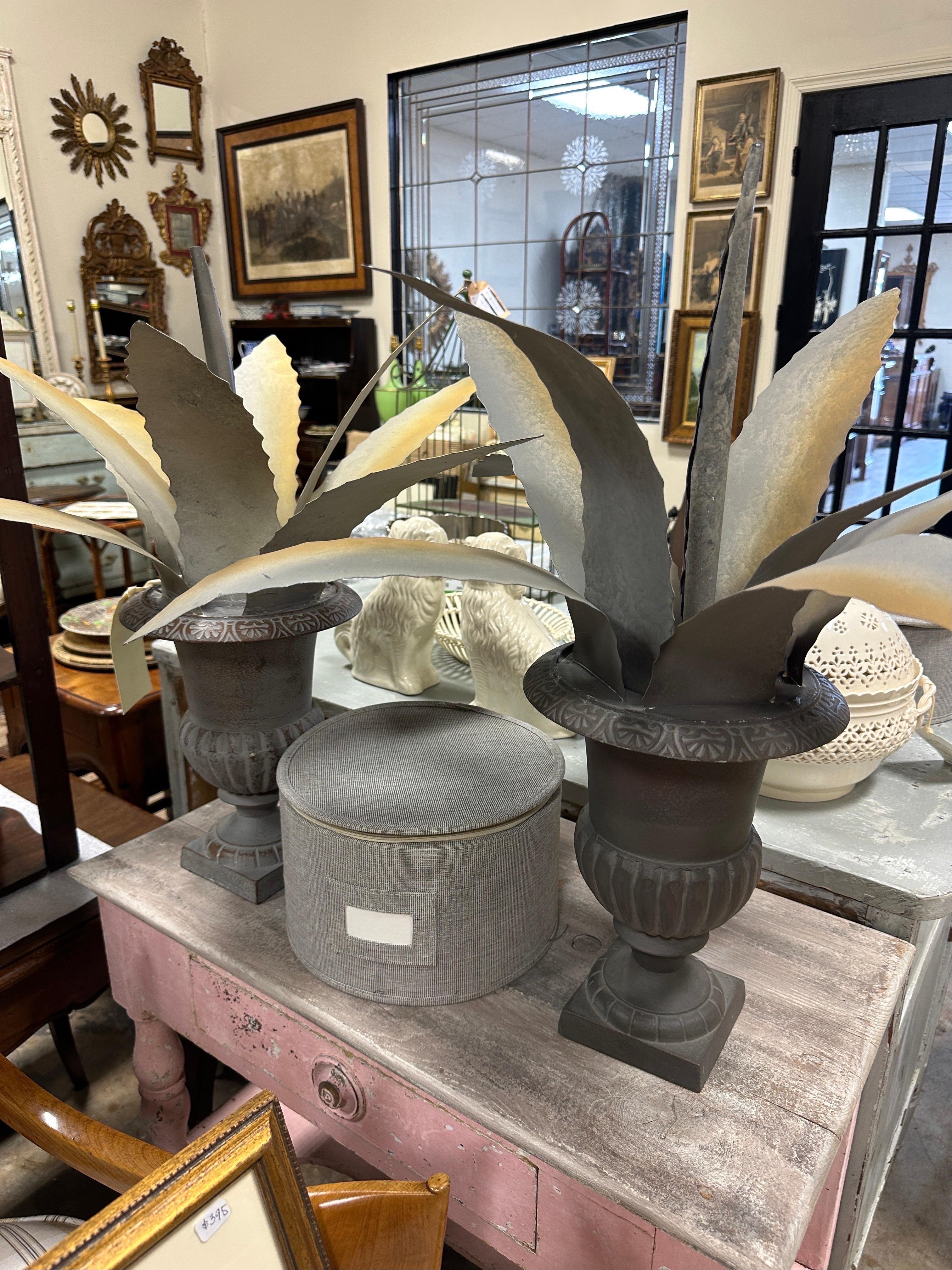 Francese Fioriere d'epoca in zinco per piante di agave in stile topiary in vendita