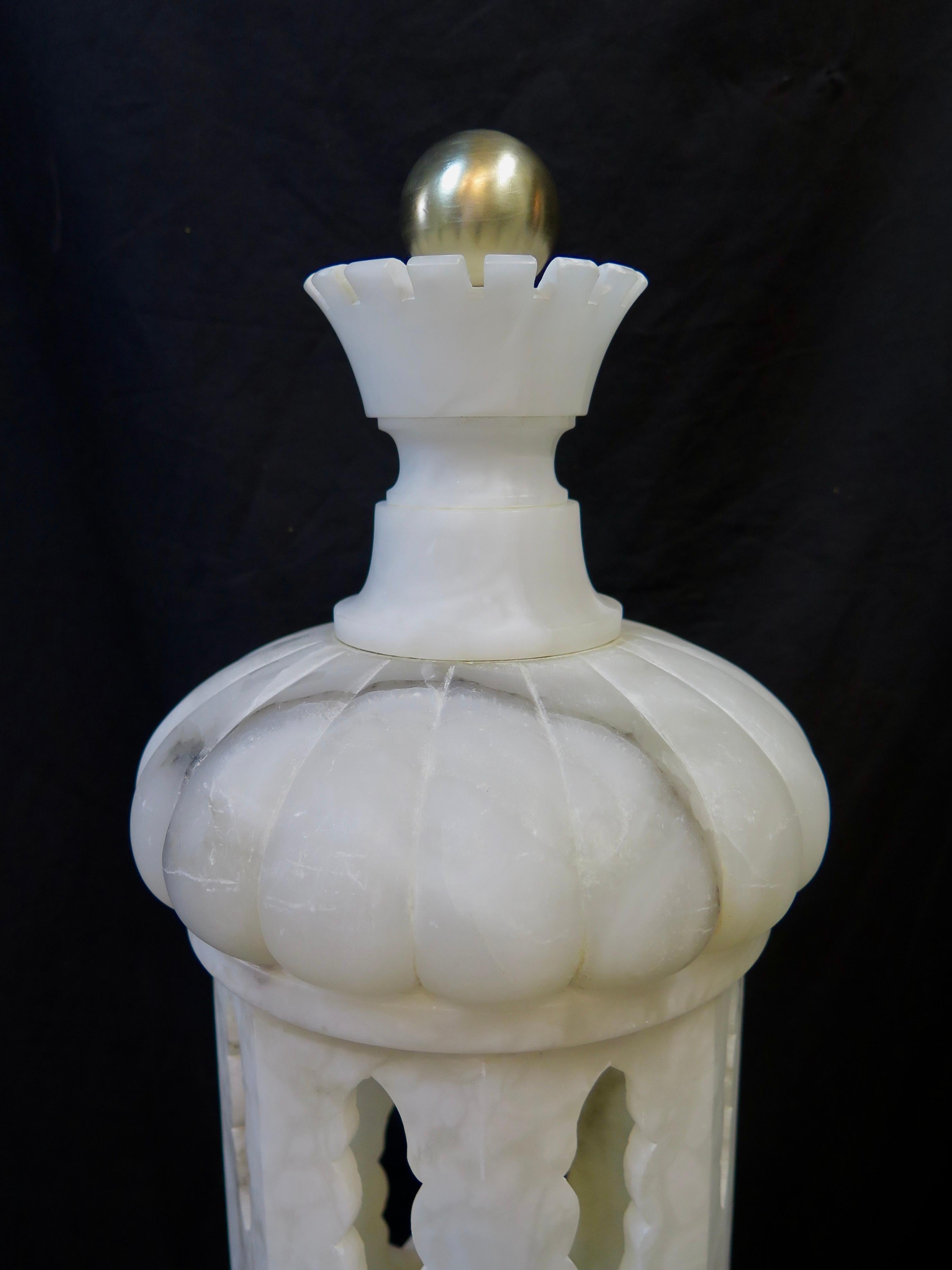 This stunning & stylish 1970's Italian hand made veined alabaster table lamp is beautifully designed with a wonderful gazebo like appearance. The body of the lamp is decorated with unique cut out windows & has a removable dome cap allowing access to