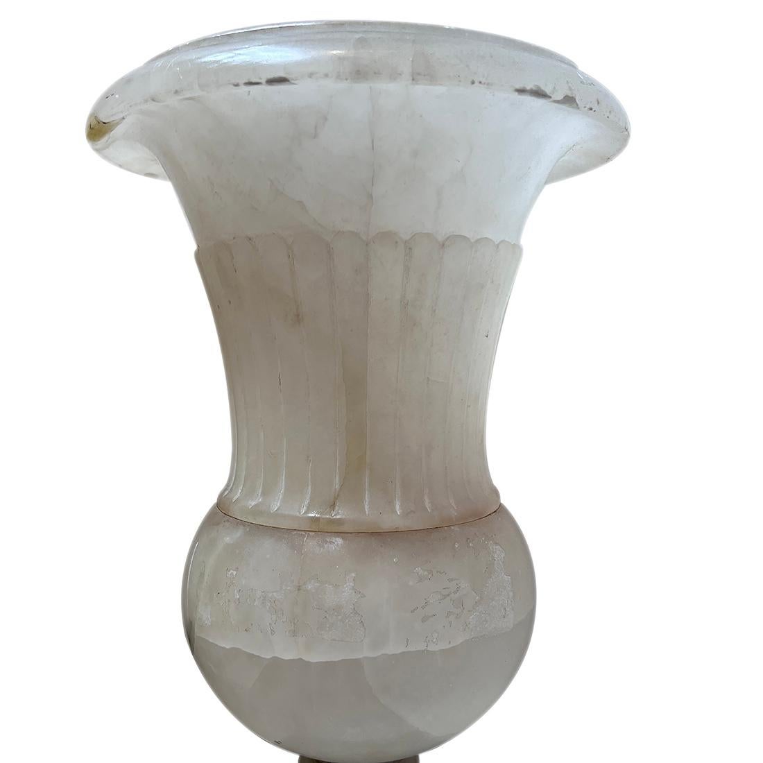 Coppia di lampade italiane degli anni '20 con una luce interna Edison.

Misure:
Altezza: 14