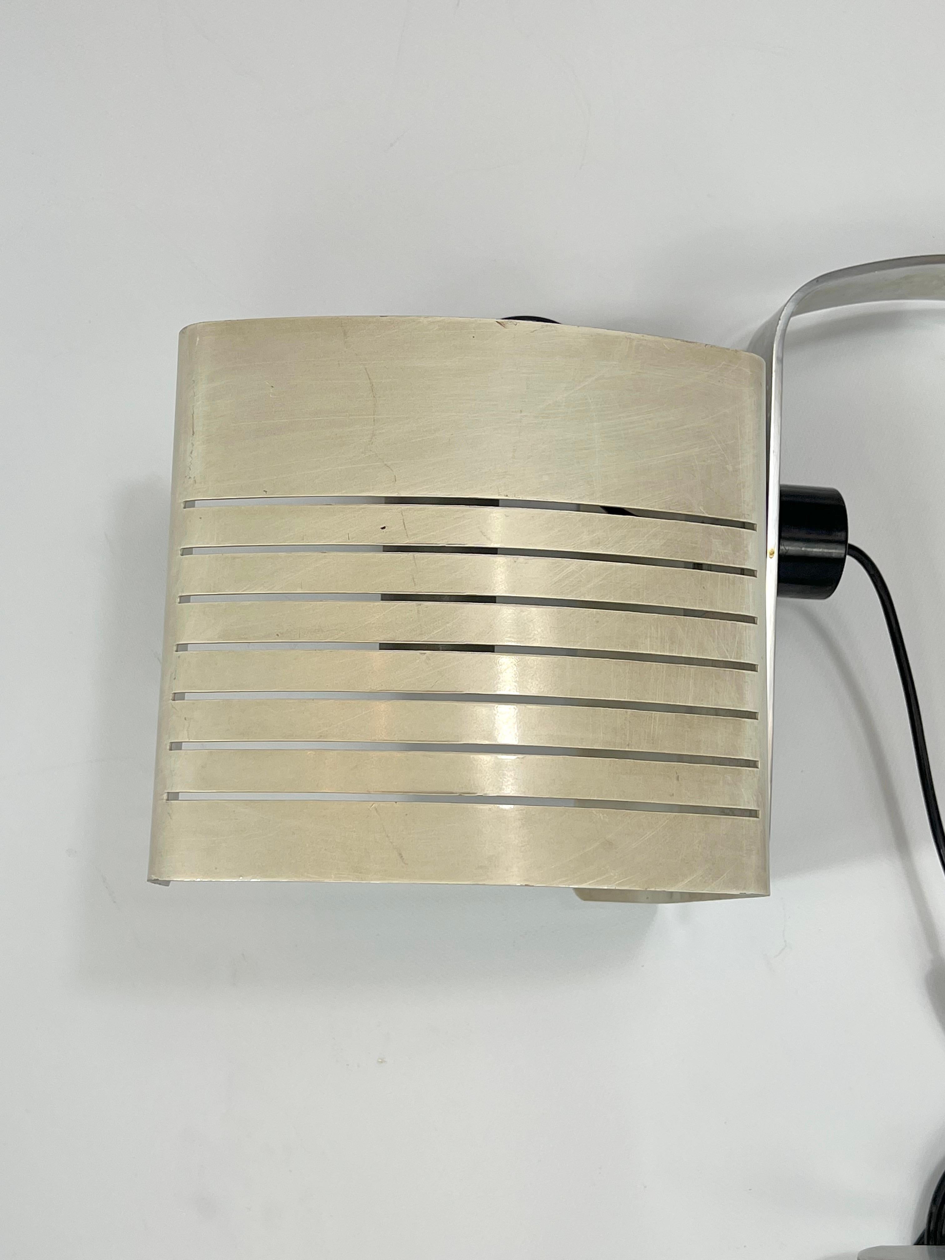 Mid-20th Century Vintage Italian Aluminum and Lacquer Desk Lamp from 60s For Sale